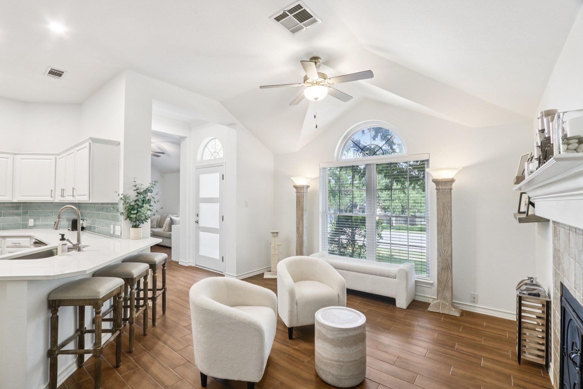 201 Sailmaster St, Lakeway, TX 78734