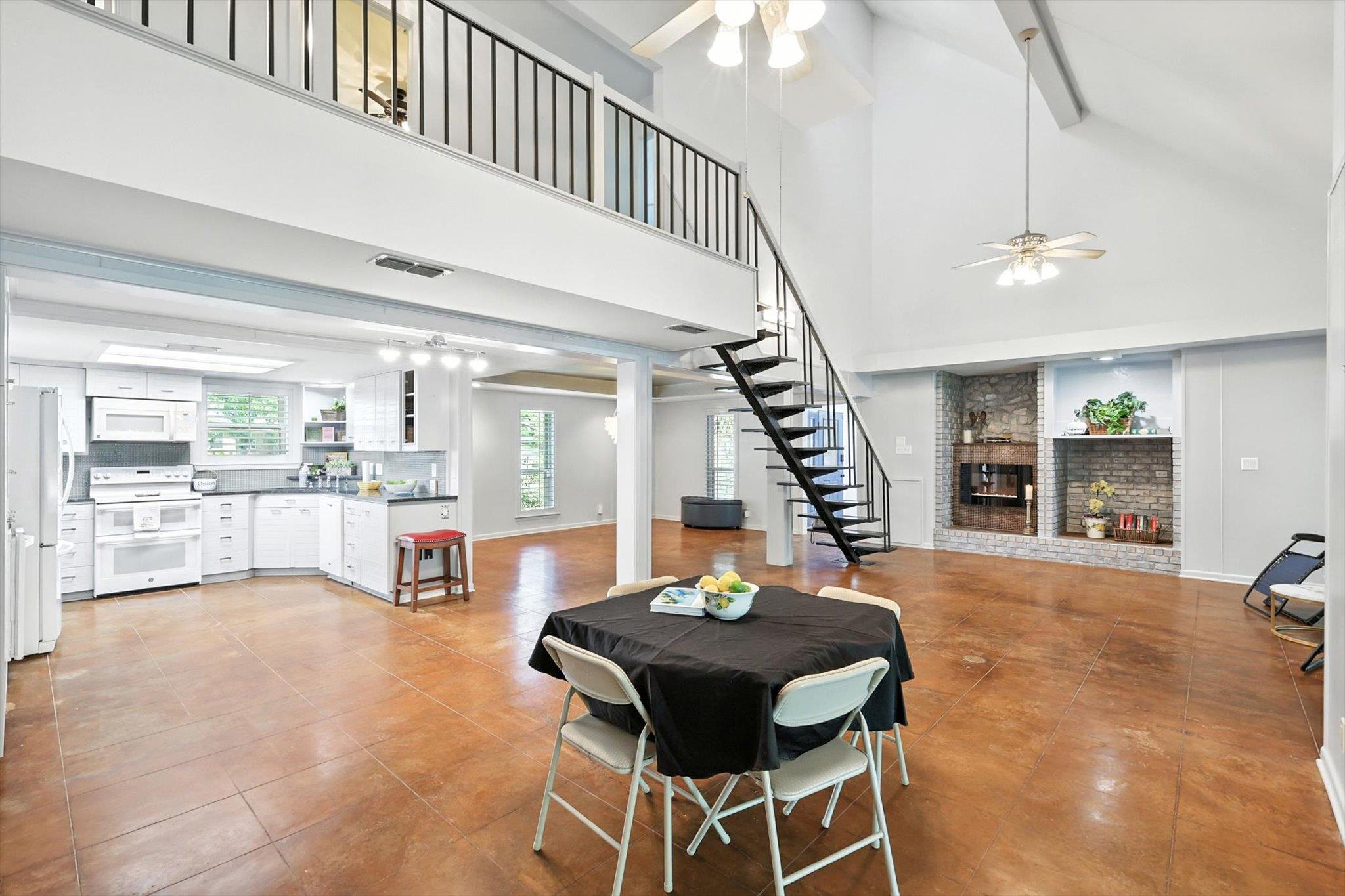827 Lcr 894, Jewett, TX 75846