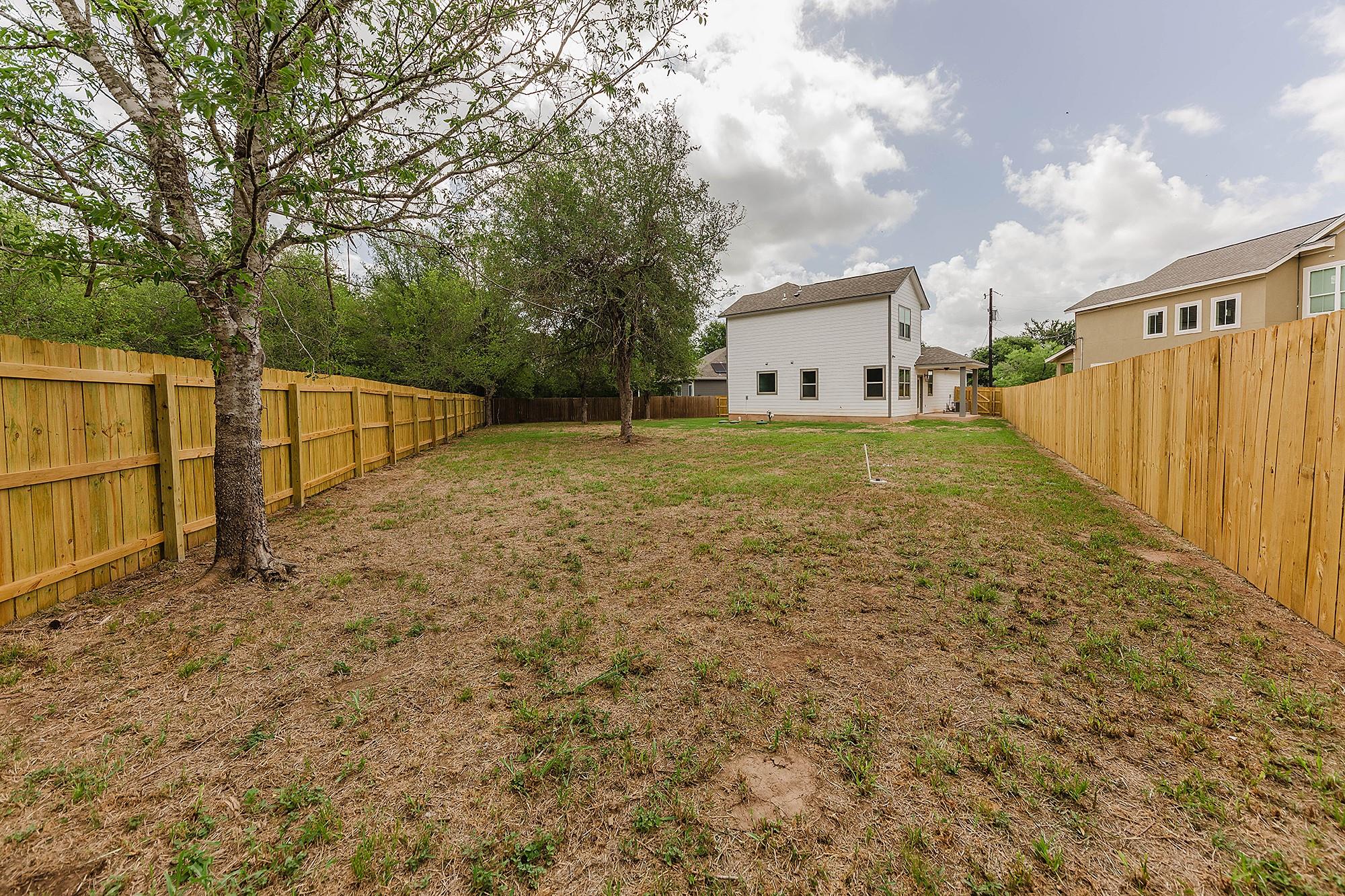 122 W Kikipua Ln, Bastrop, TX 78602