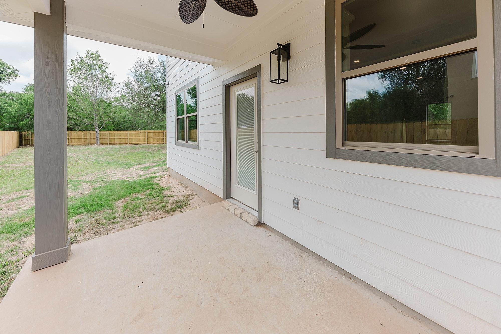 122 W Kikipua Ln, Bastrop, TX 78602