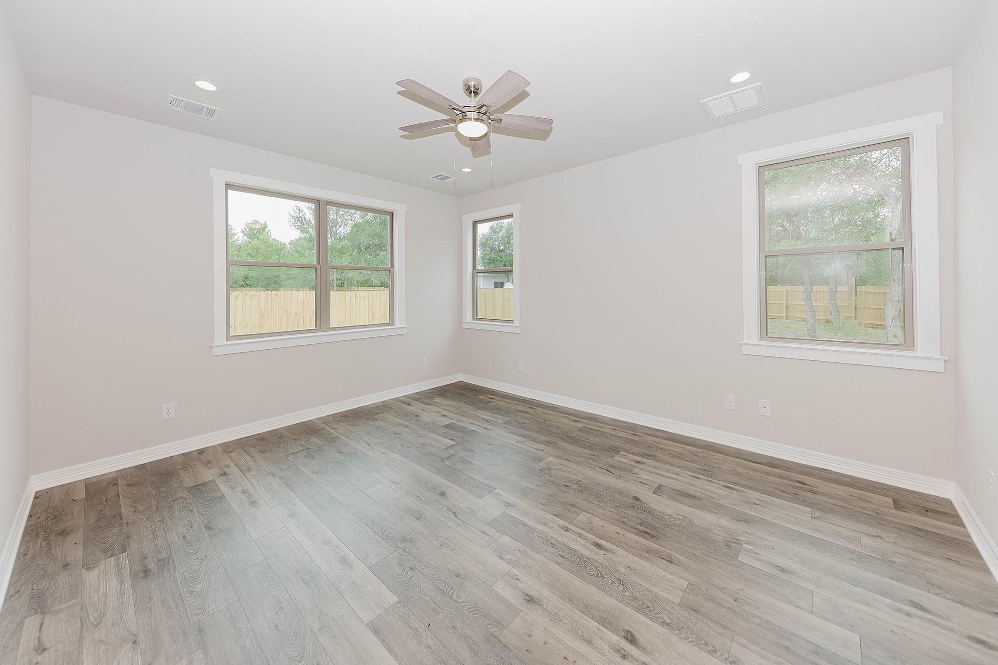 122 W Kikipua Ln, Bastrop, TX 78602