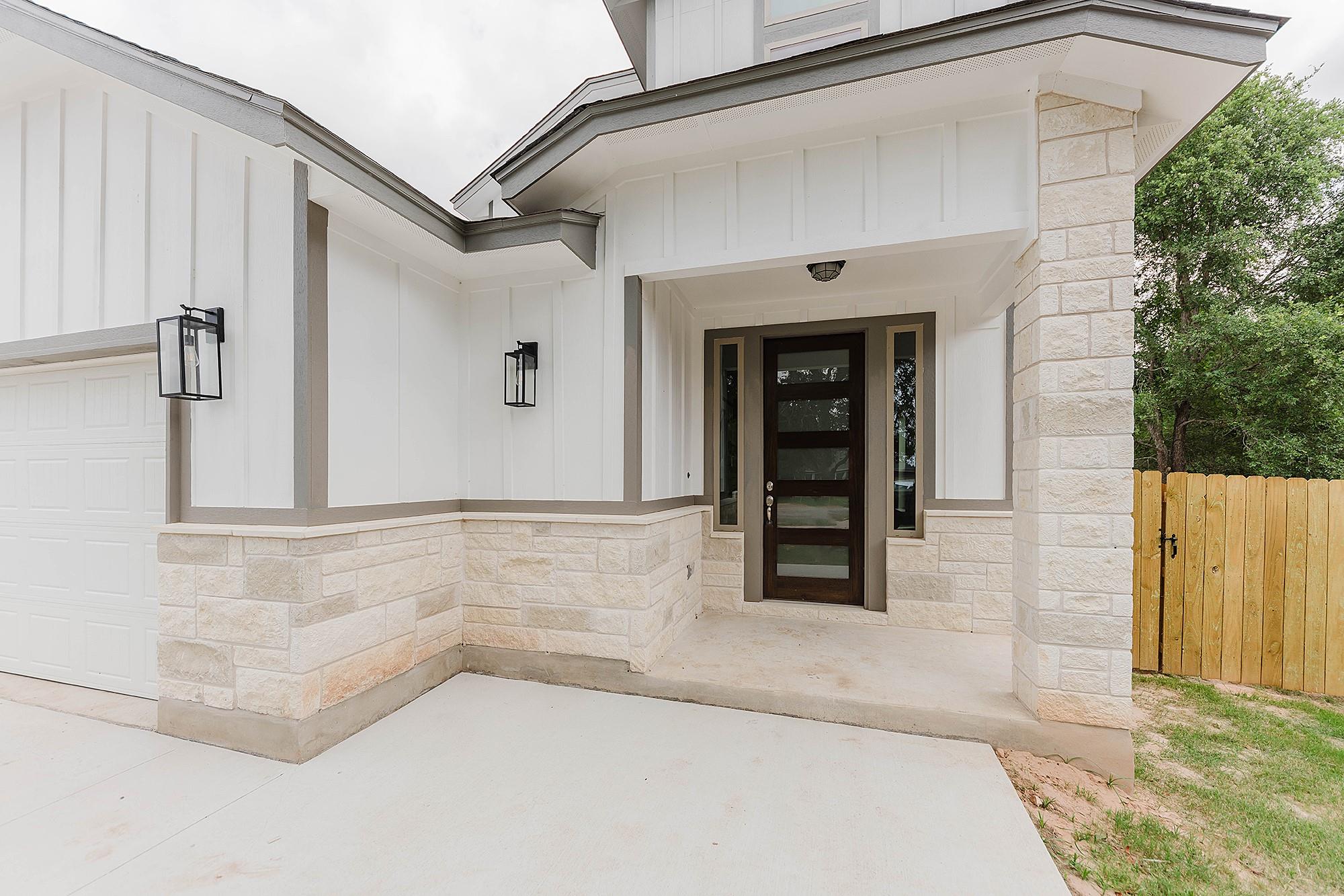 122 W Kikipua Ln, Bastrop, TX 78602