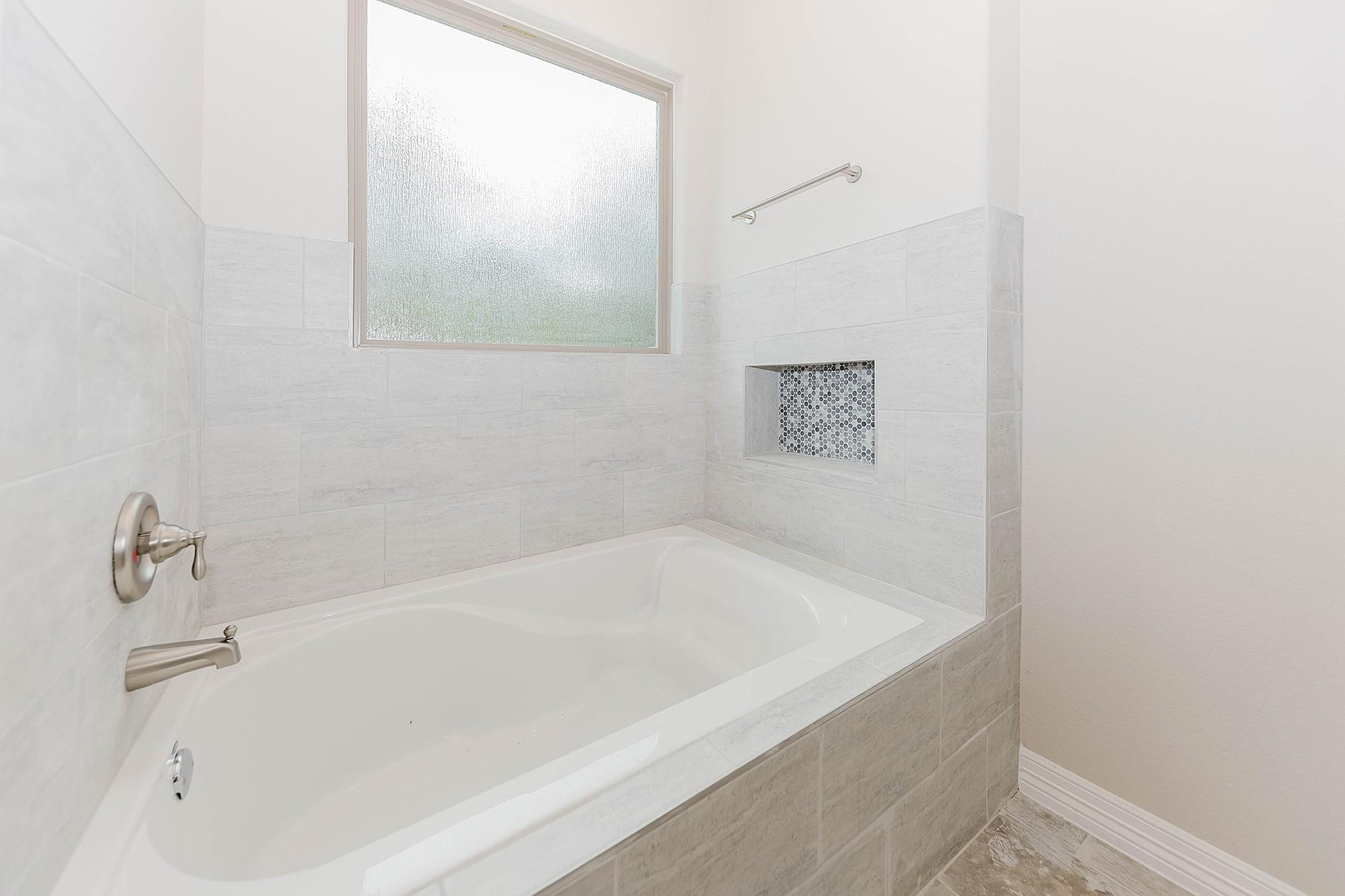 122 W Kikipua Ln, Bastrop, TX 78602