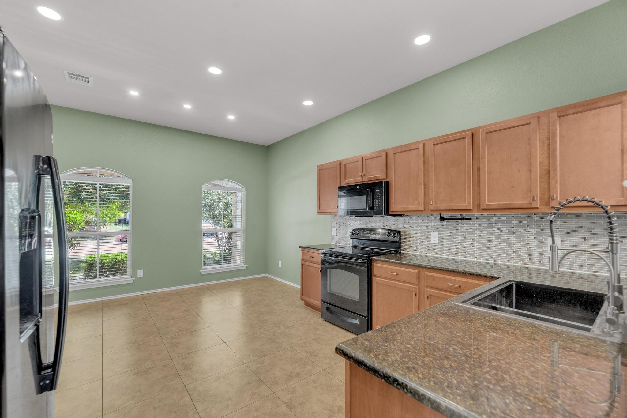 310 Baldwin St, Hutto, TX 78634
