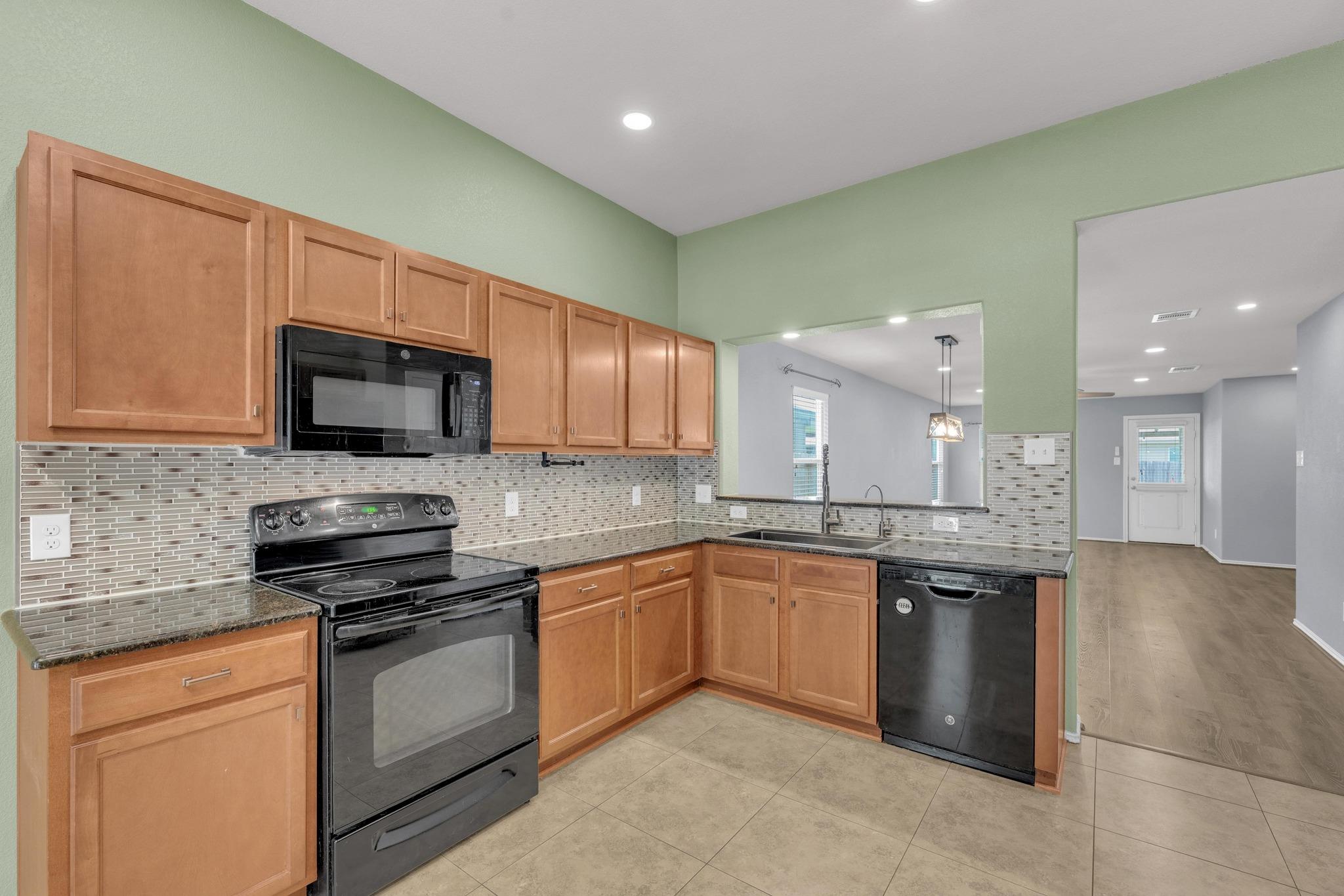 310 Baldwin St, Hutto, TX 78634