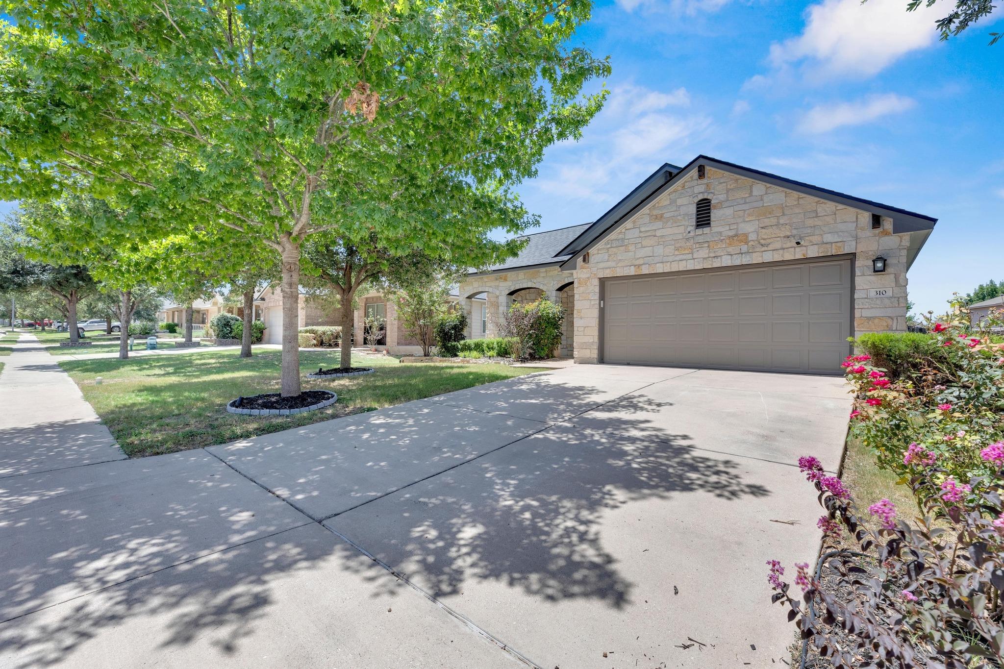 310 Baldwin St, Hutto, TX 78634
