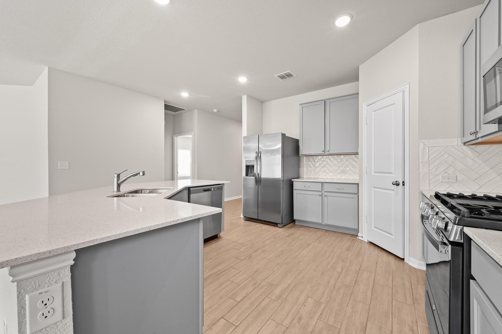 141 Yellowstone Dr, Kyle, TX 78640