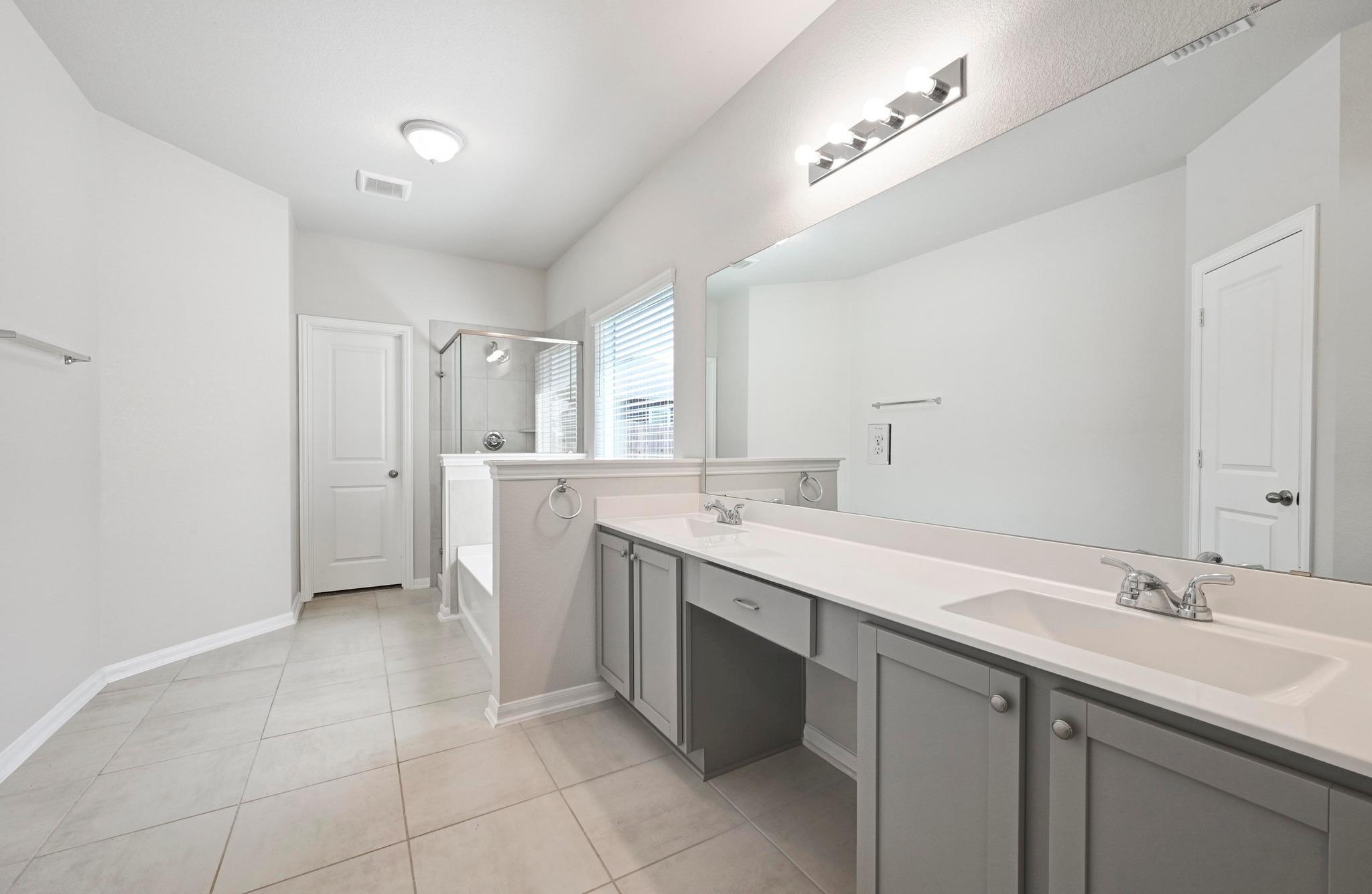 141 Yellowstone Dr, Kyle, TX 78640