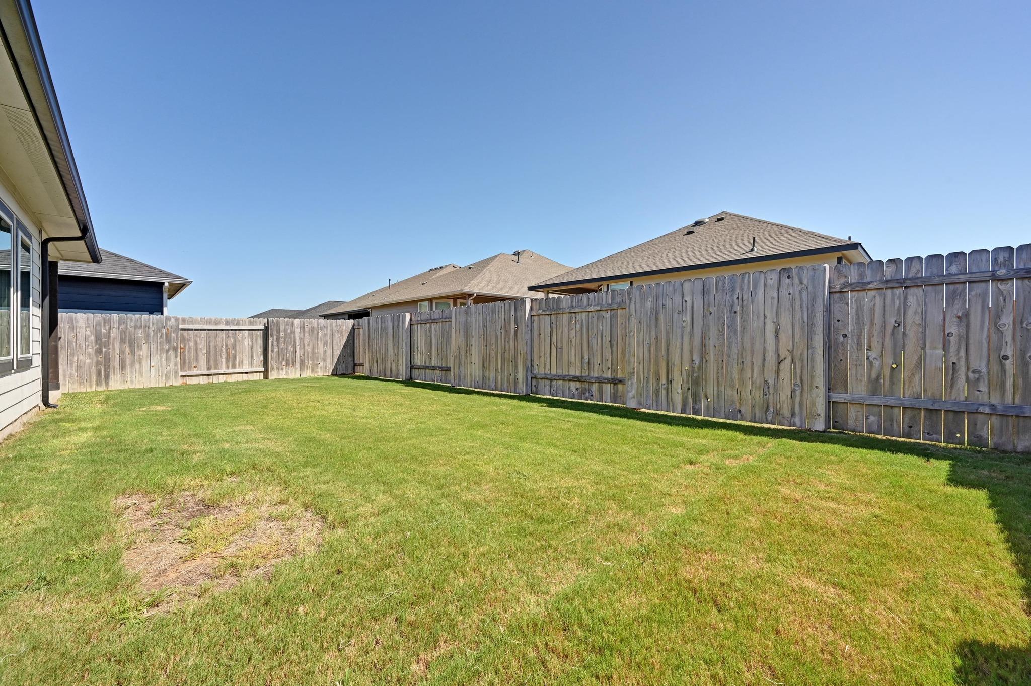 141 Yellowstone Dr, Kyle, TX 78640