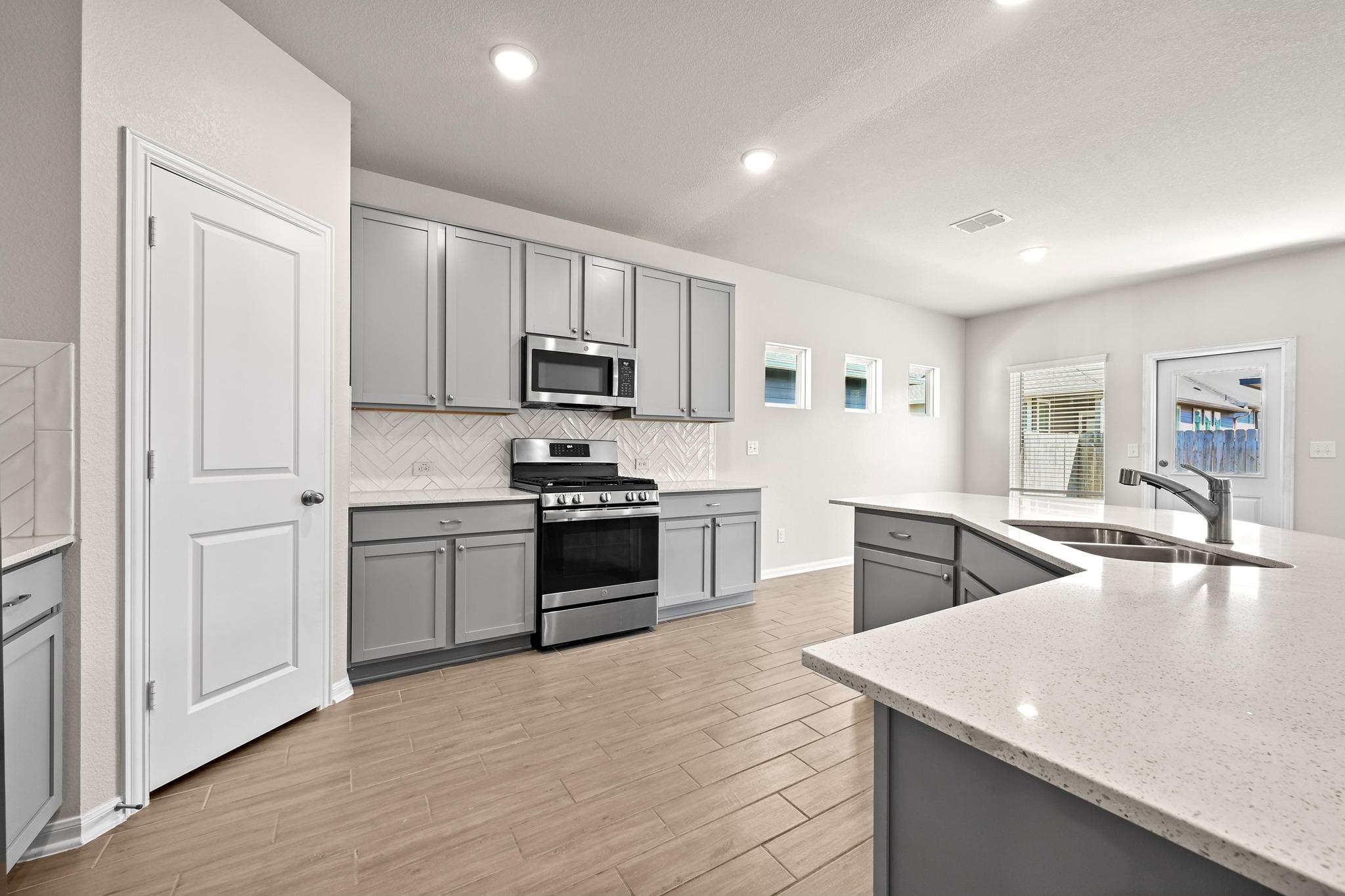 141 Yellowstone Dr, Kyle, TX 78640