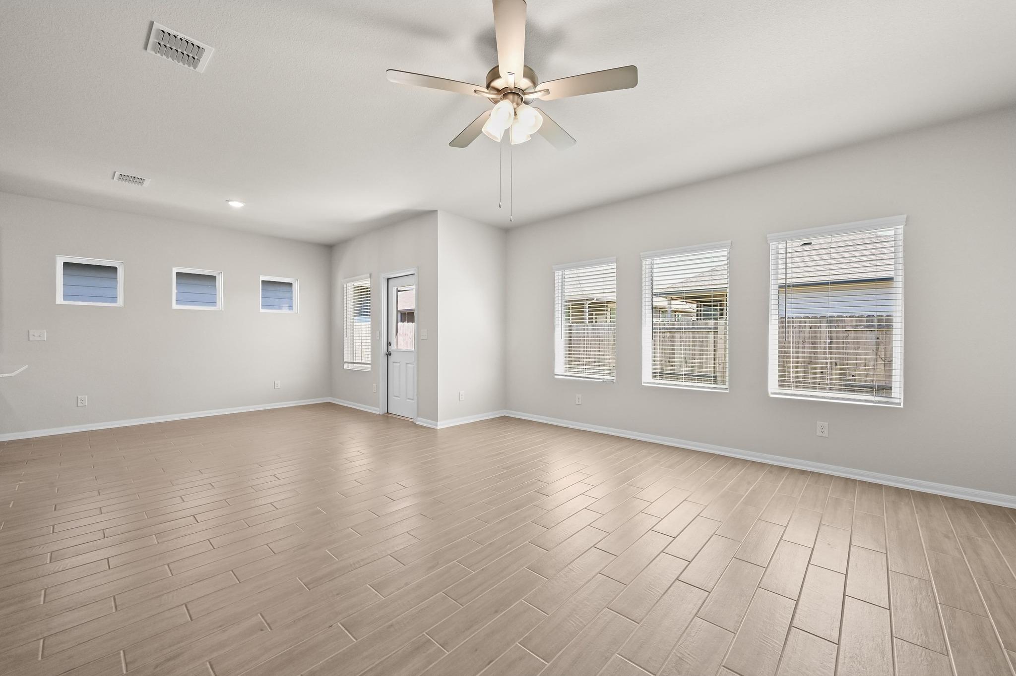 141 Yellowstone Dr, Kyle, TX 78640