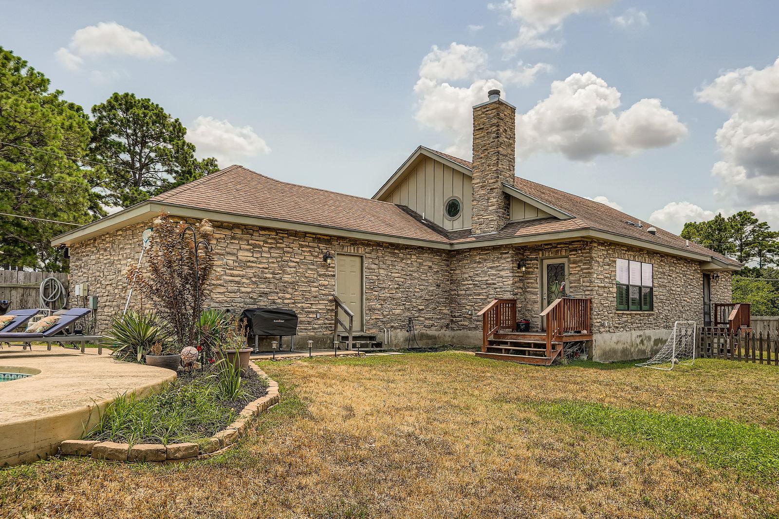 296 Makaha Dr, Bastrop, TX 78602