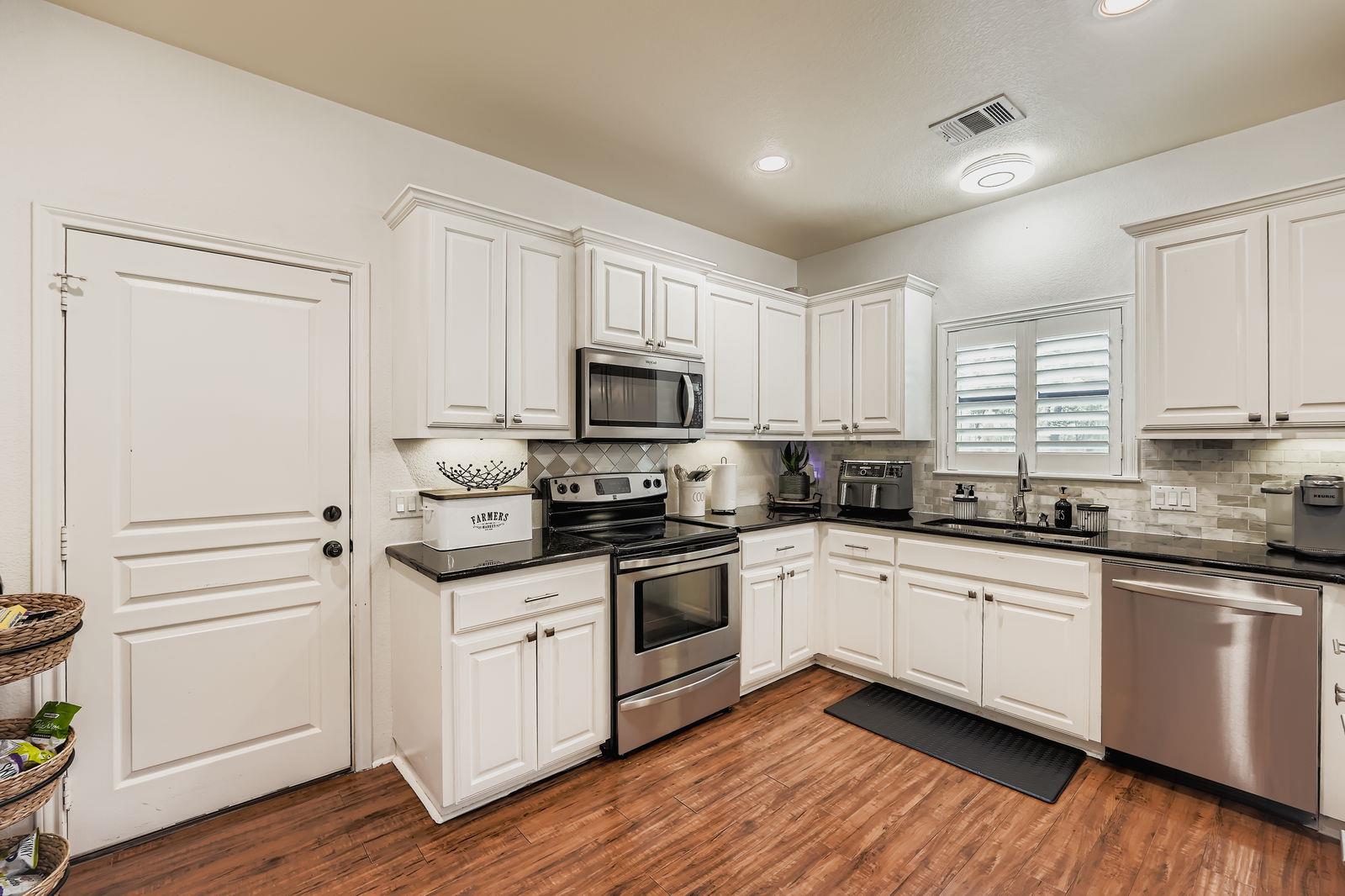 296 Makaha Dr, Bastrop, TX 78602