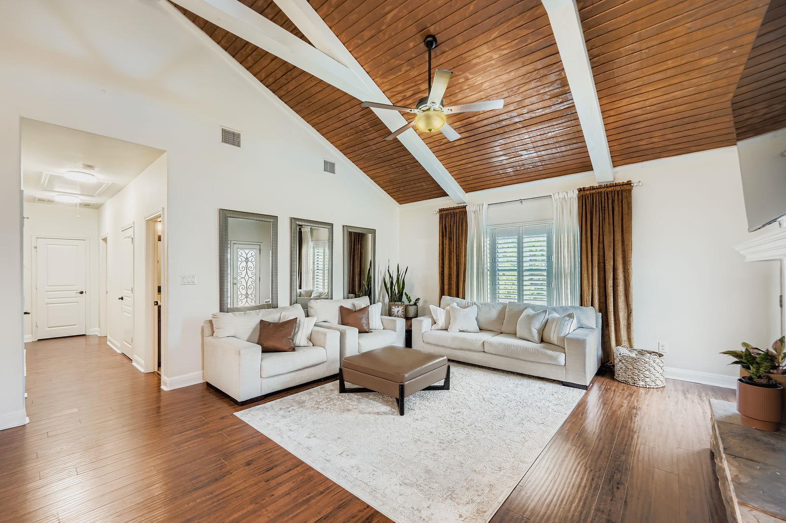 296 Makaha Dr, Bastrop, TX 78602