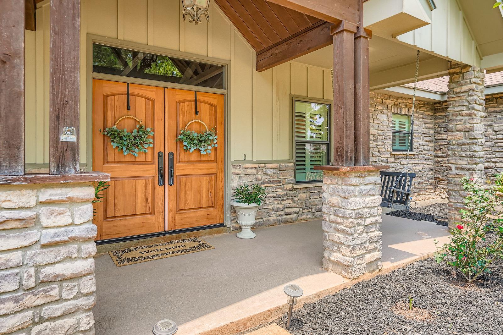 296 Makaha Dr, Bastrop, TX 78602