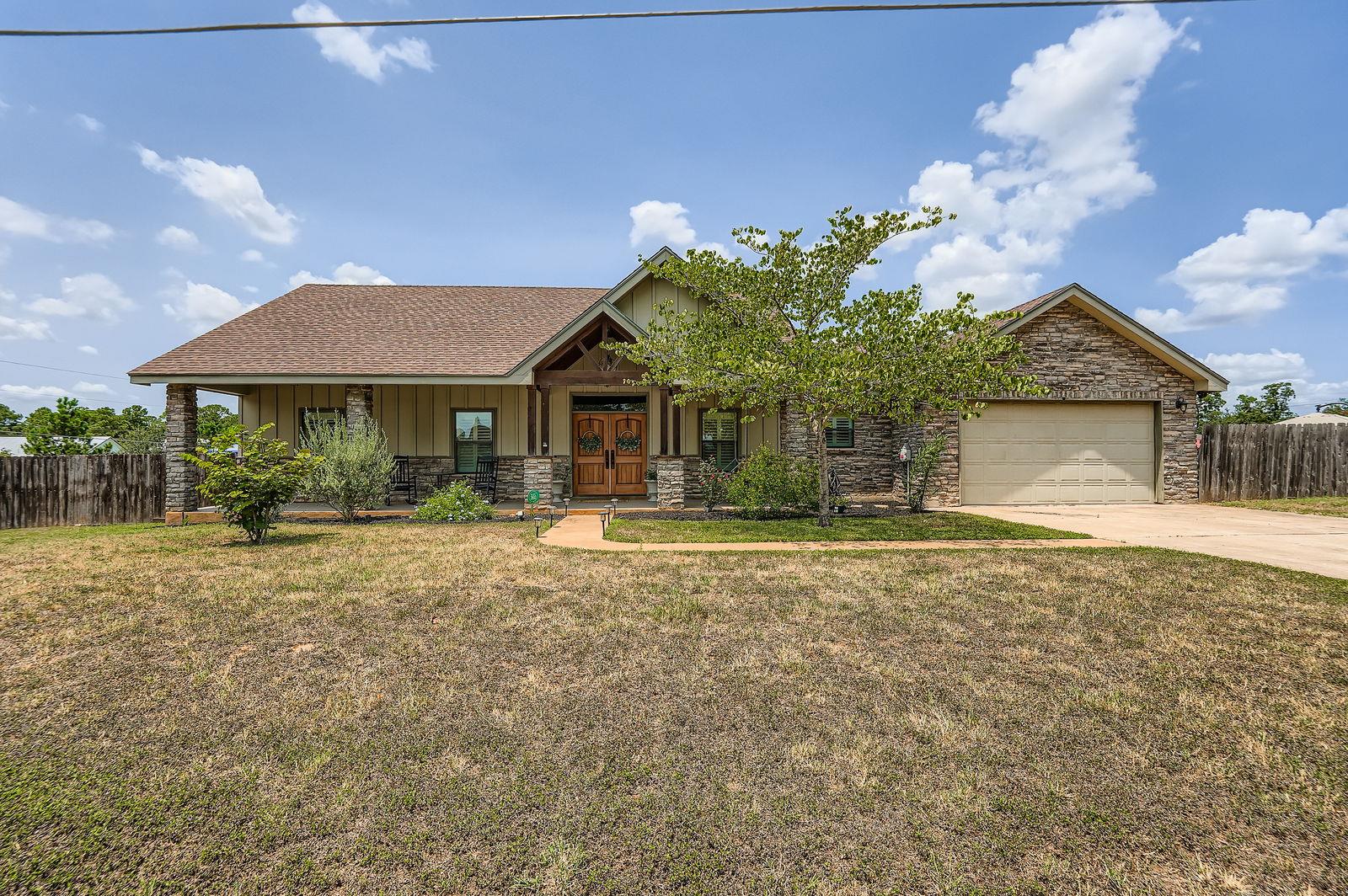 296 Makaha Dr, Bastrop, TX 78602