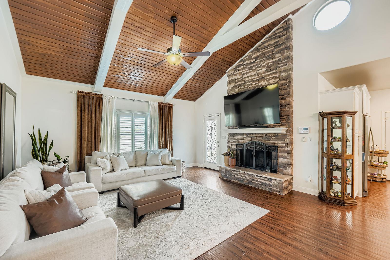 296 Makaha Dr, Bastrop, TX 78602