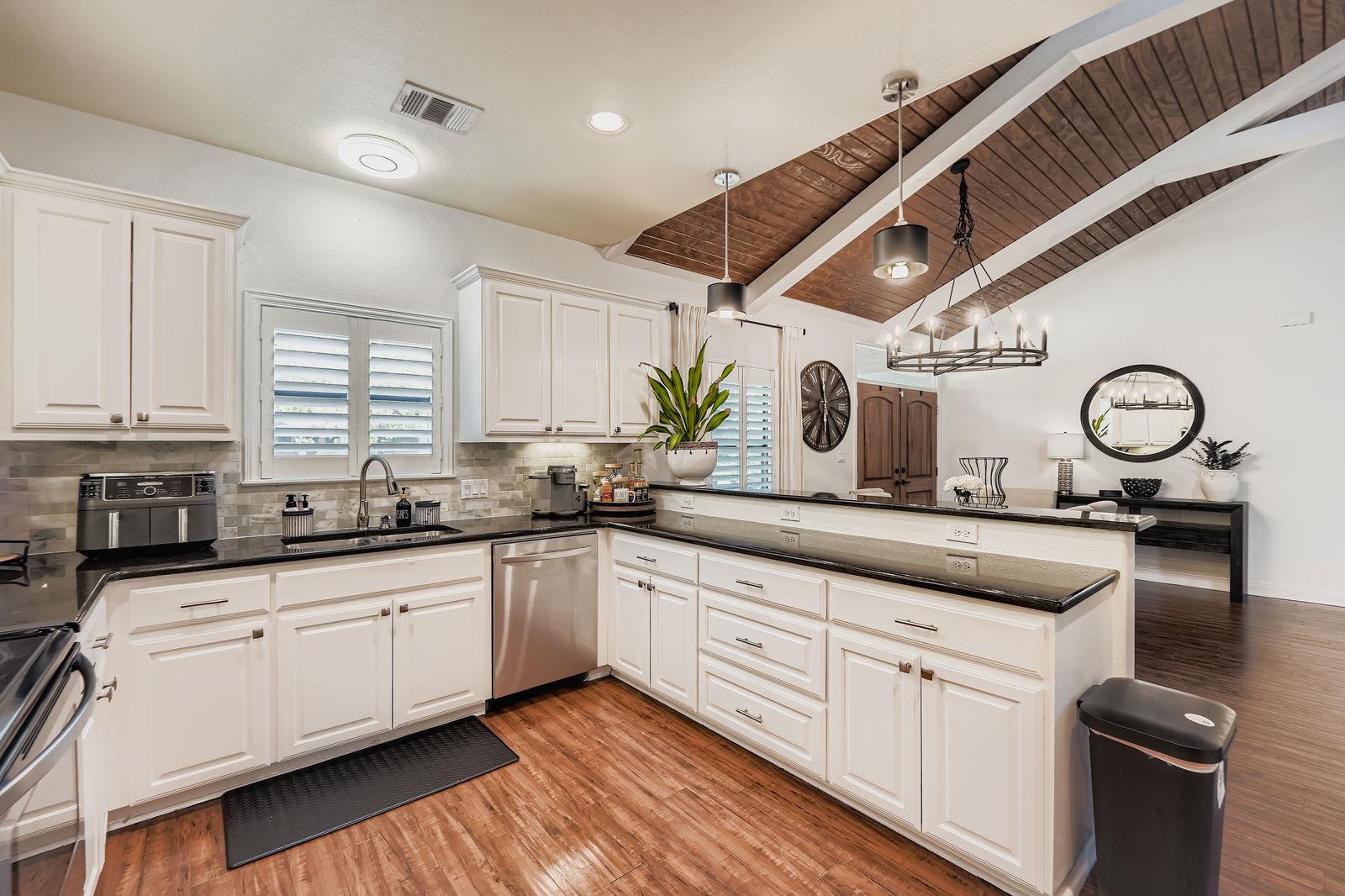 296 Makaha Dr, Bastrop, TX 78602