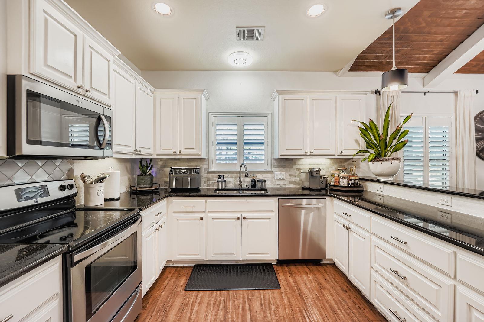 296 Makaha Dr, Bastrop, TX 78602