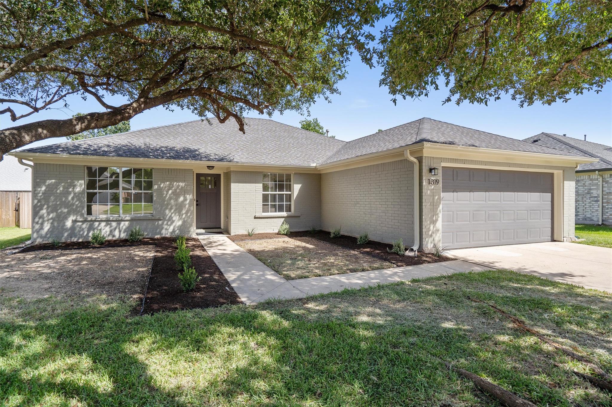 1319 Ashley Dr, Round Rock, TX 78665