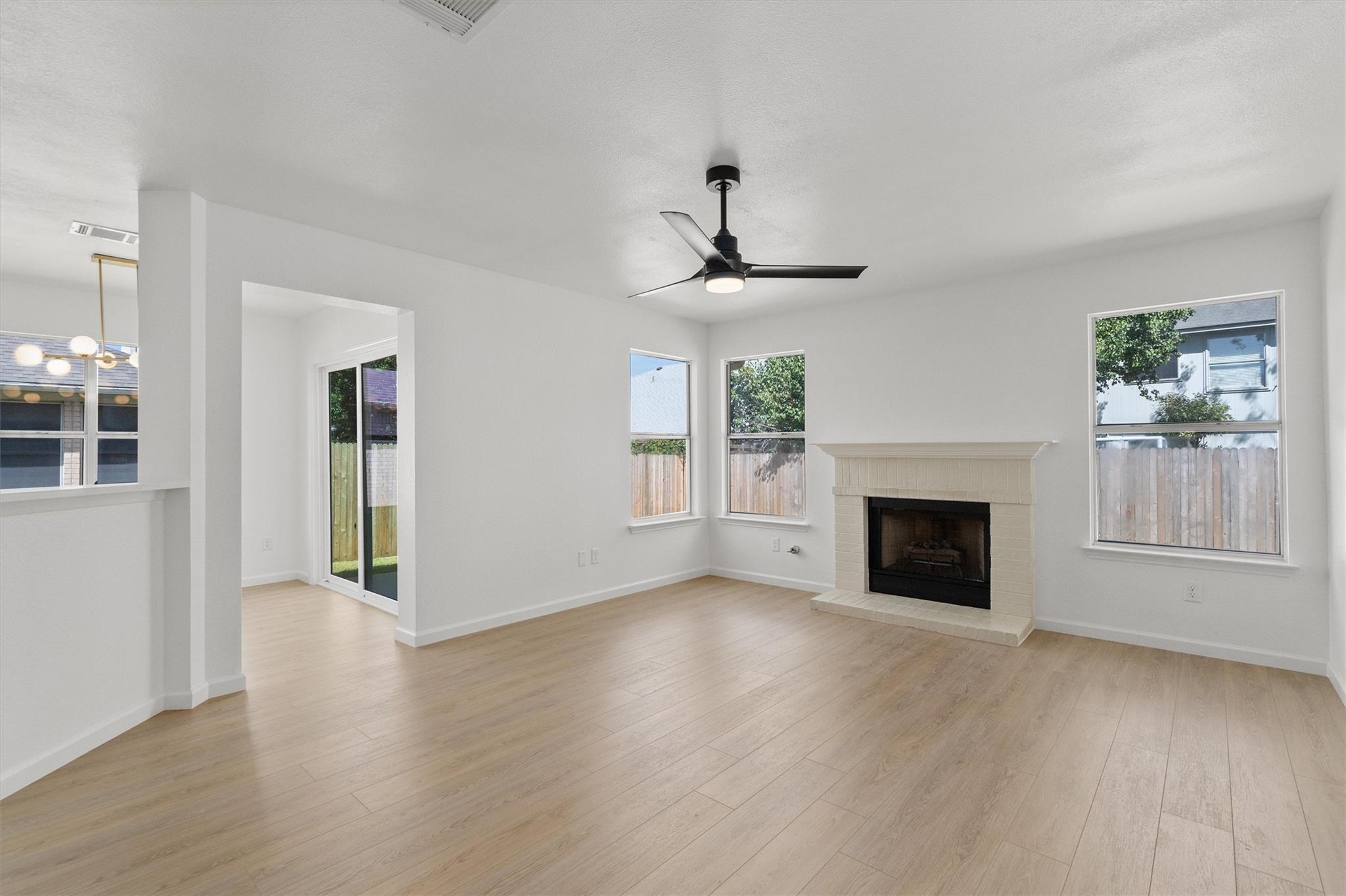 1319 Ashley Dr, Round Rock, TX 78665