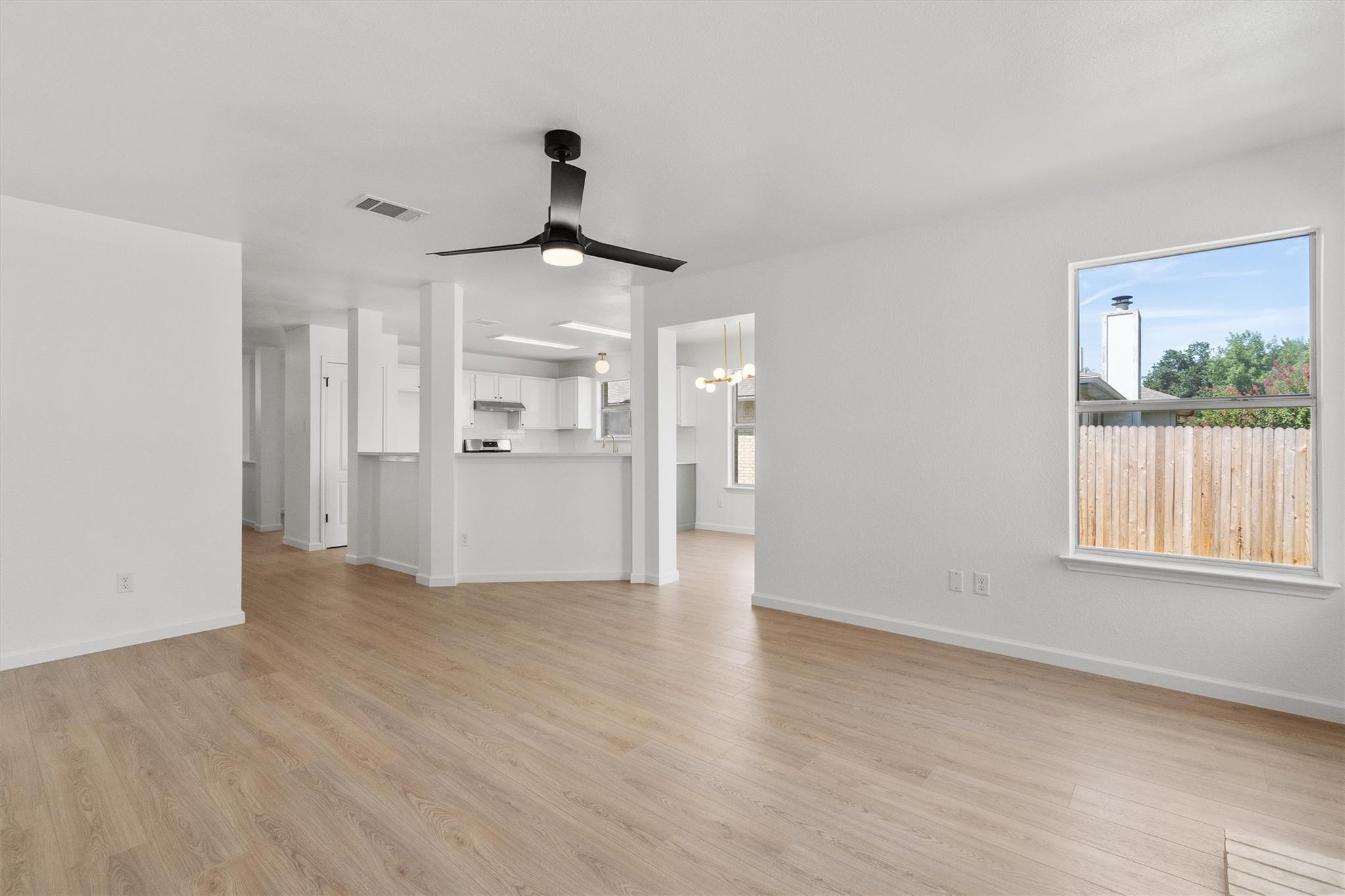 1319 Ashley Dr, Round Rock, TX 78665