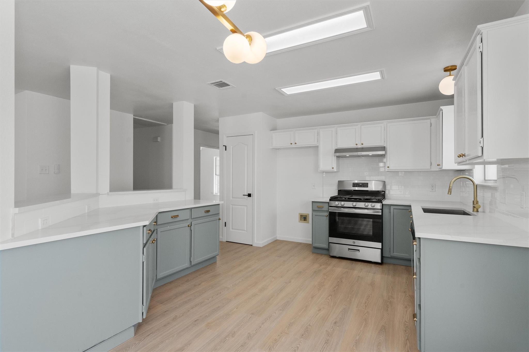 1319 Ashley Dr, Round Rock, TX 78665