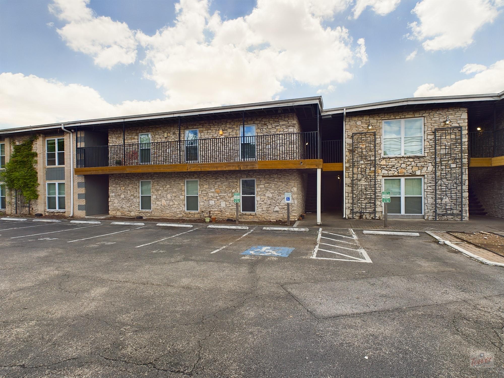 2401 Manor Rd # 137, Austin, TX 78722