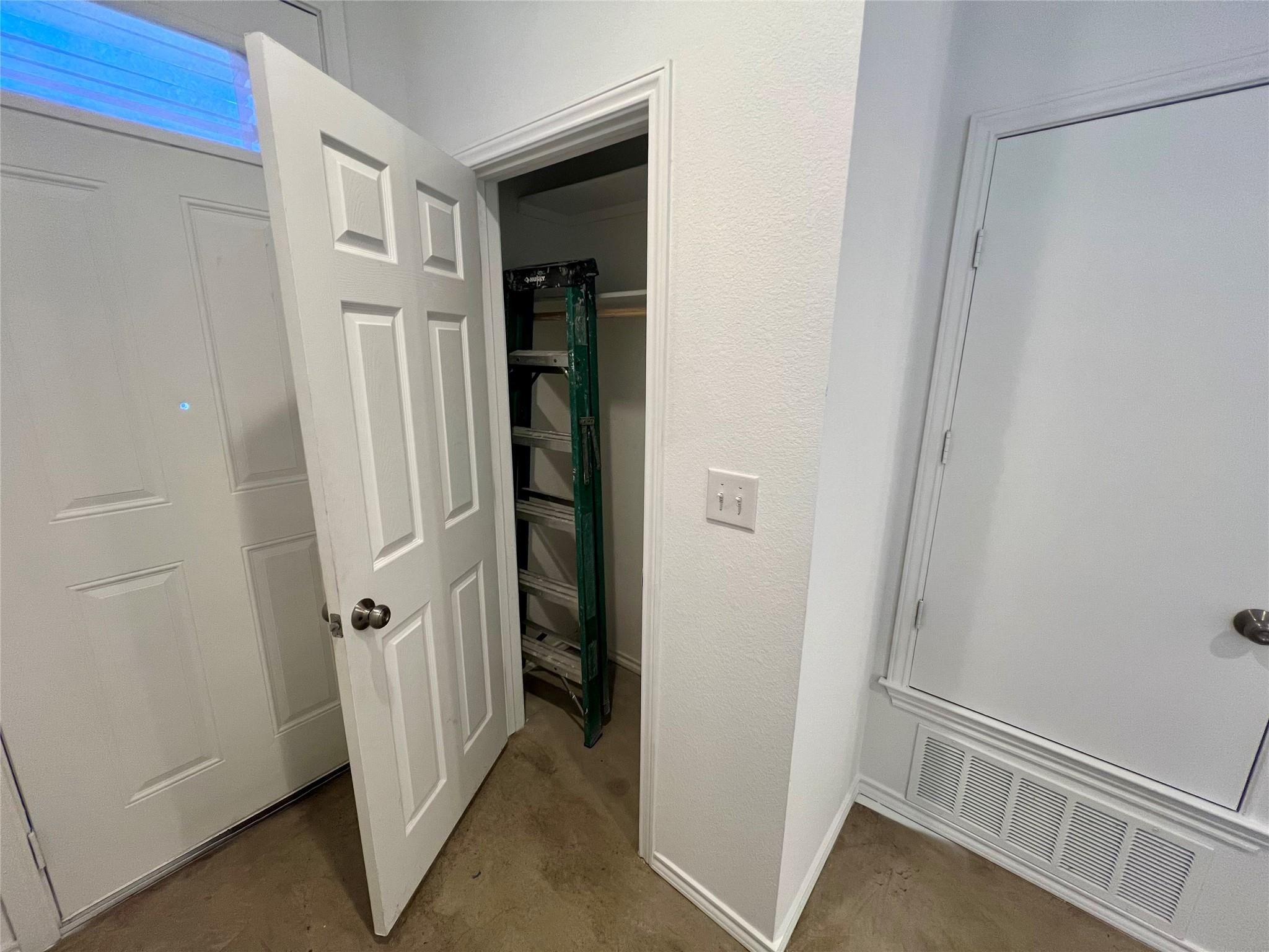 805 Hallie Cv, Lockhart, TX 78644