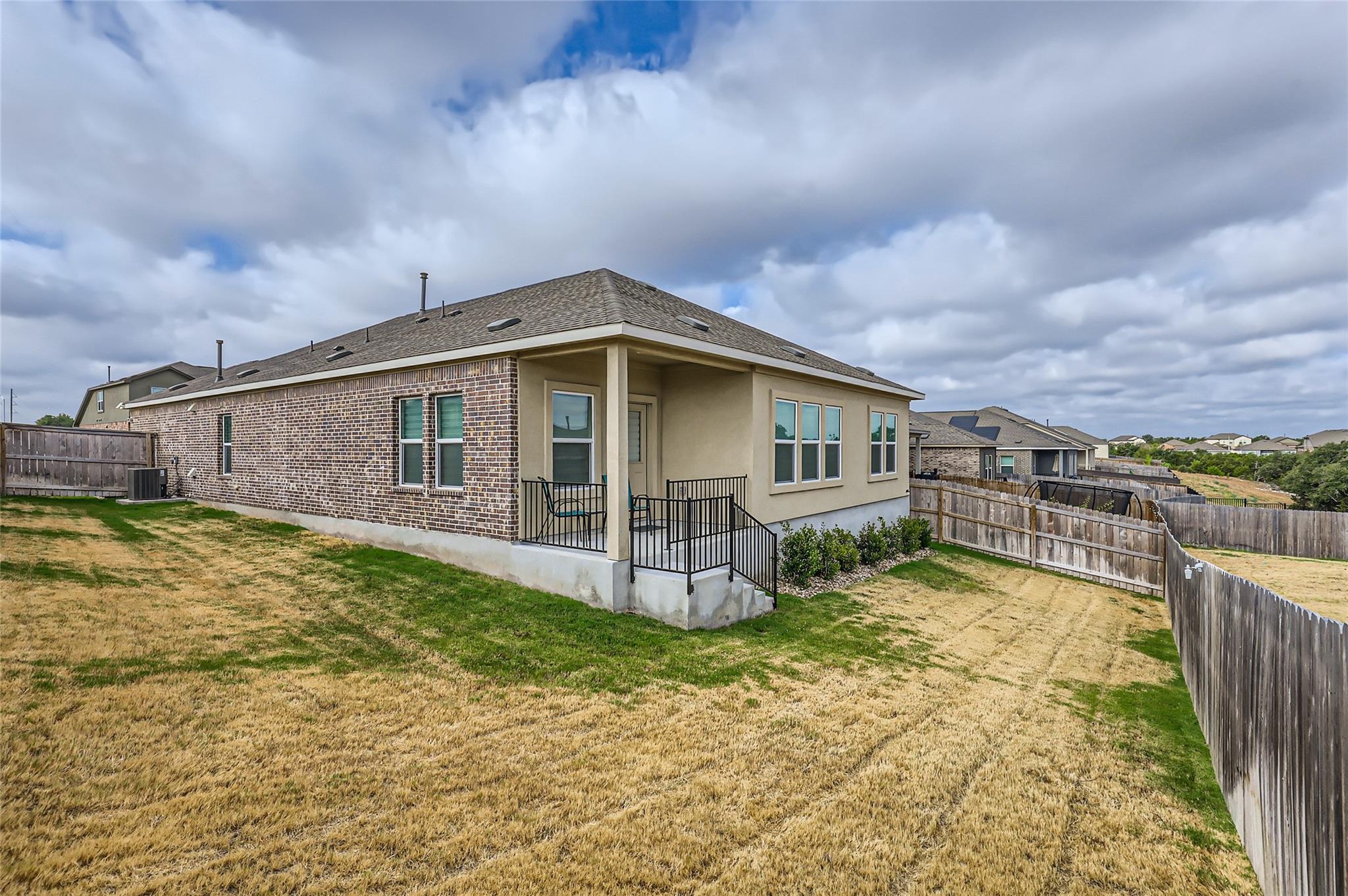 1025 Bluewood Bnd, Leander, TX 78641