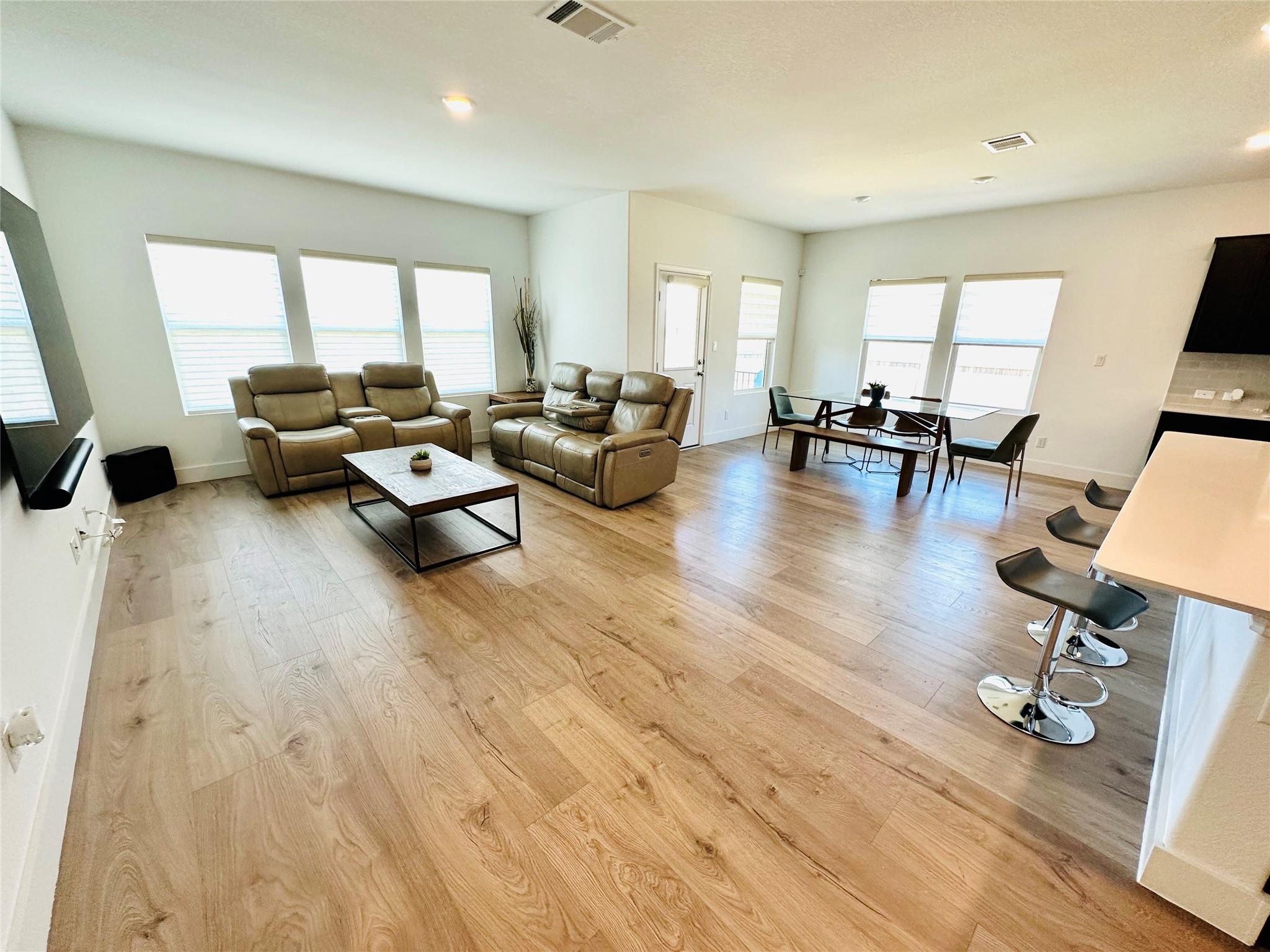 1025 Bluewood Bnd, Leander, TX 78641