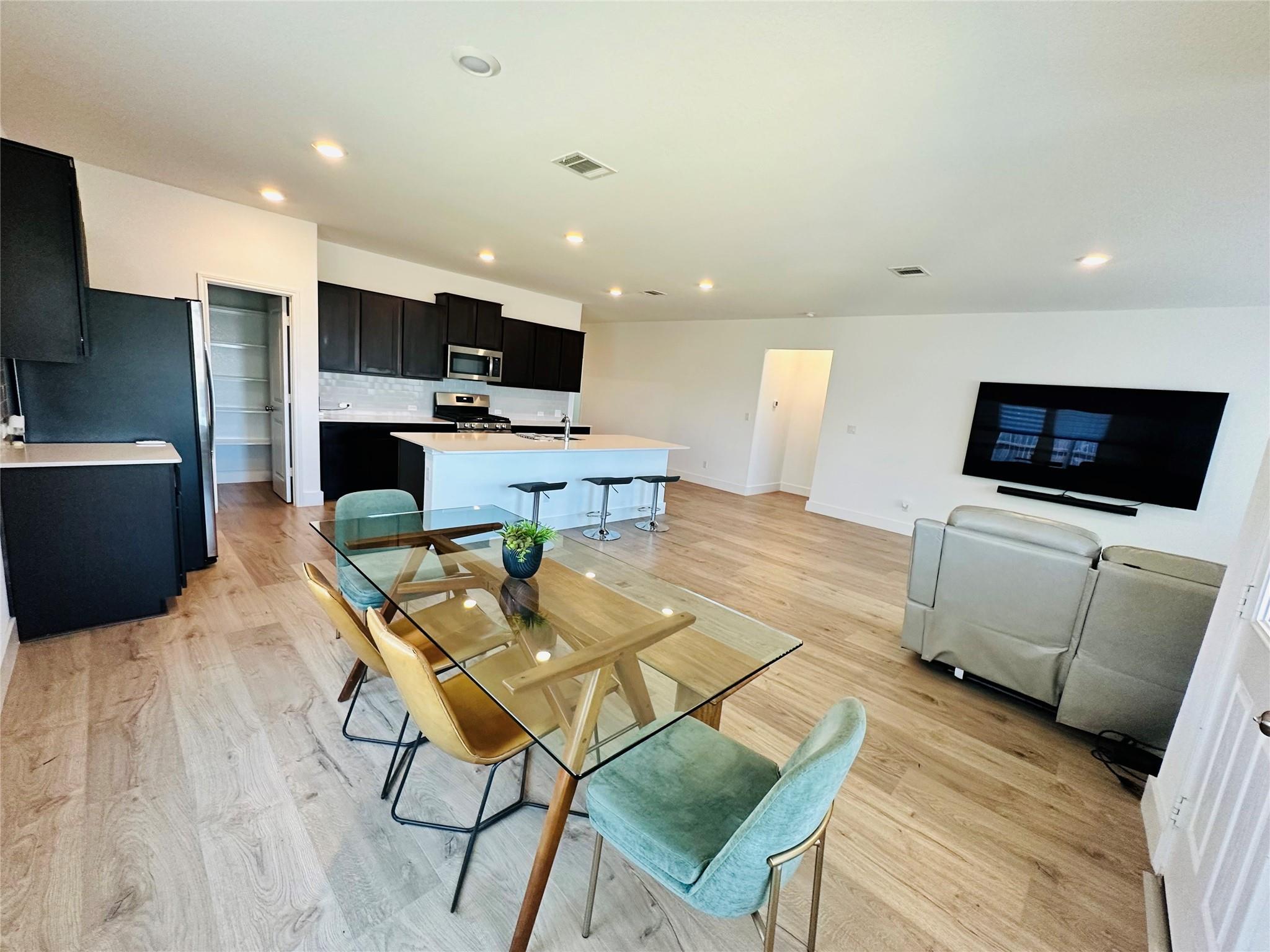 1025 Bluewood Bnd, Leander, TX 78641