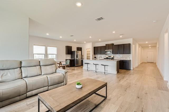 1025 Bluewood Bnd, Leander, TX 78641