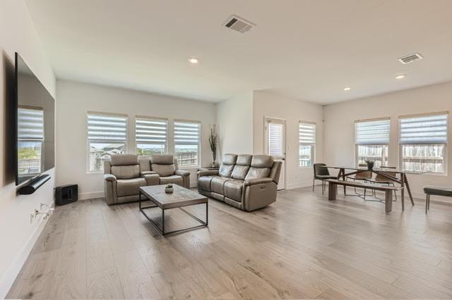 1025 Bluewood Bnd, Leander, TX 78641