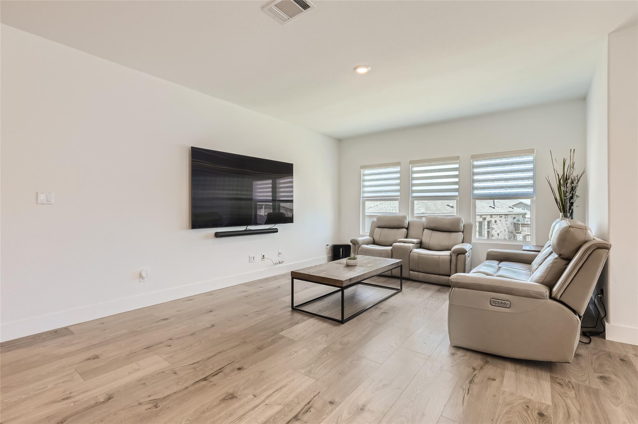 1025 Bluewood Bnd, Leander, TX 78641