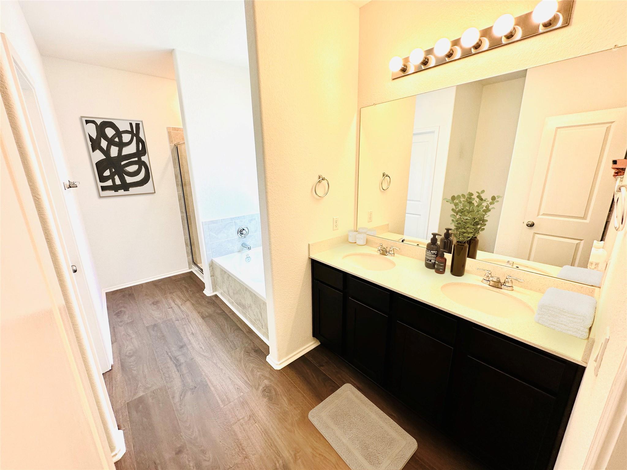 1025 Bluewood Bnd, Leander, TX 78641