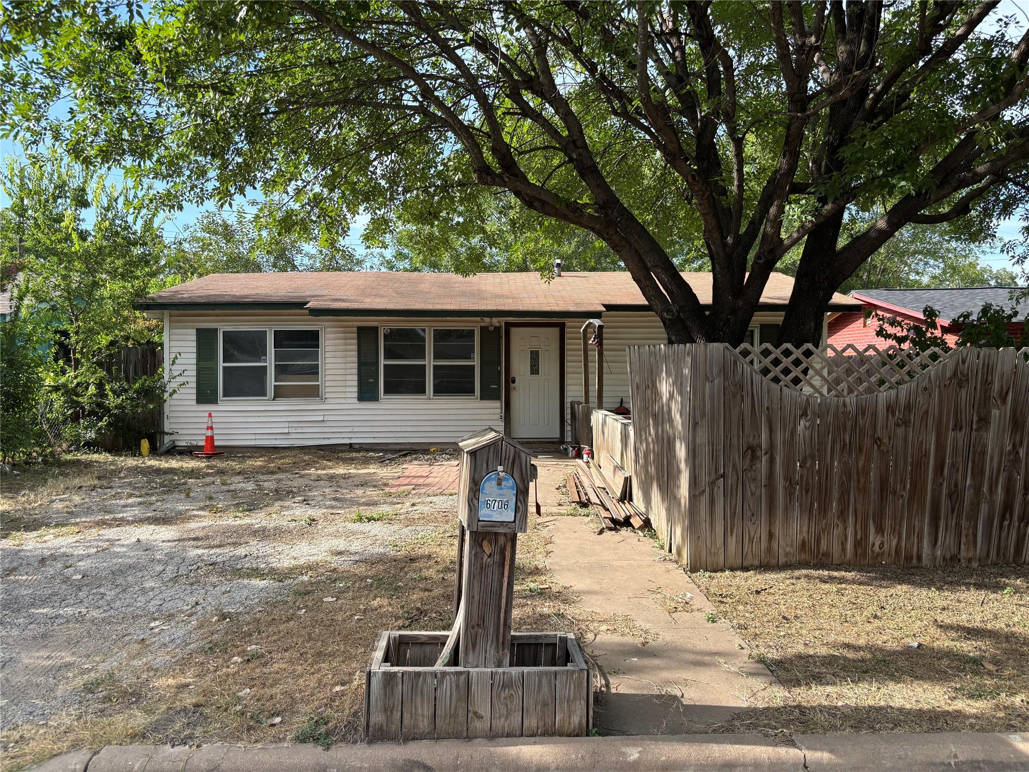 6706 Cruz St, Austin, TX 78741