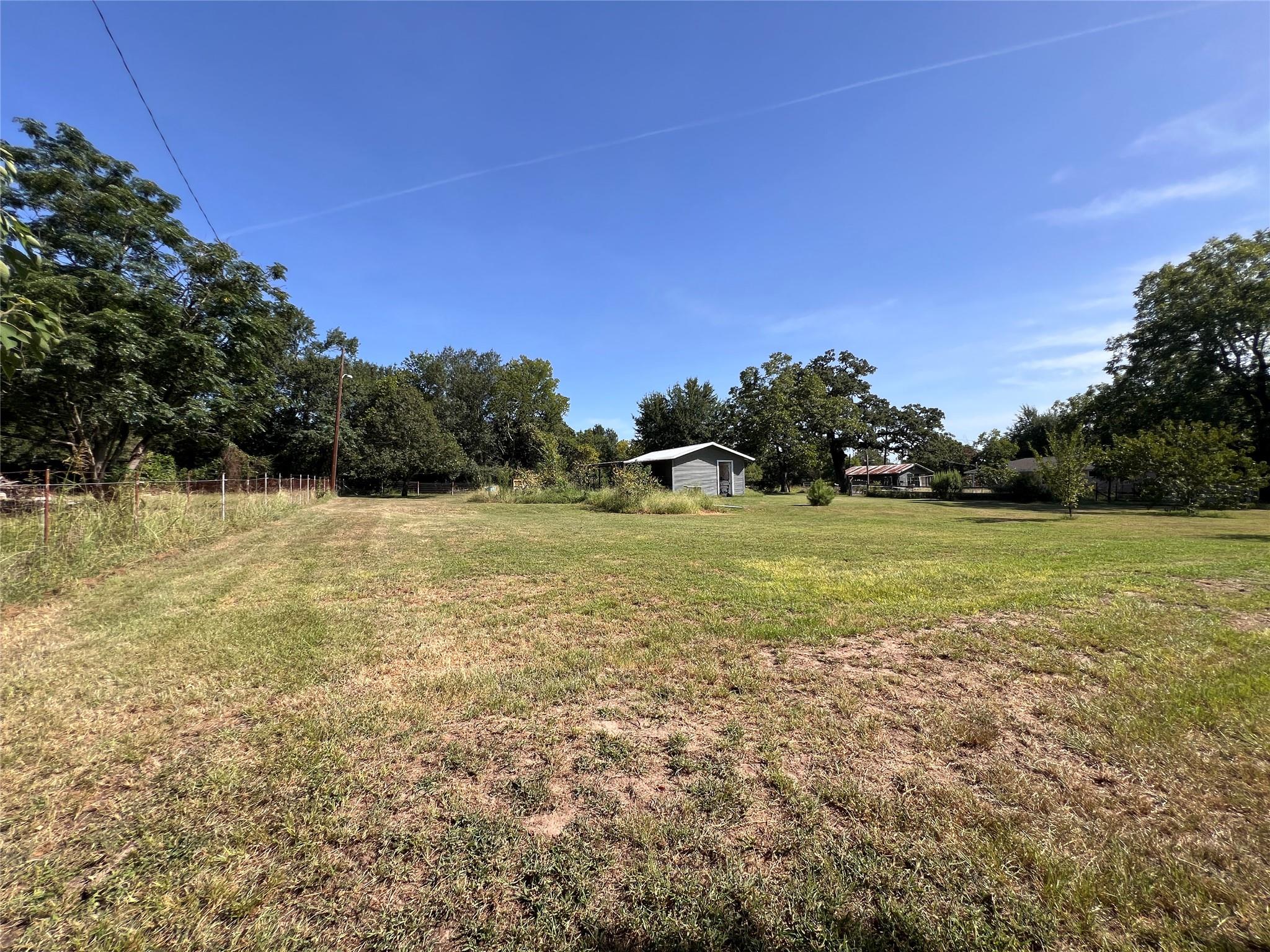 110 S Travis St, Rockdale, TX 76567