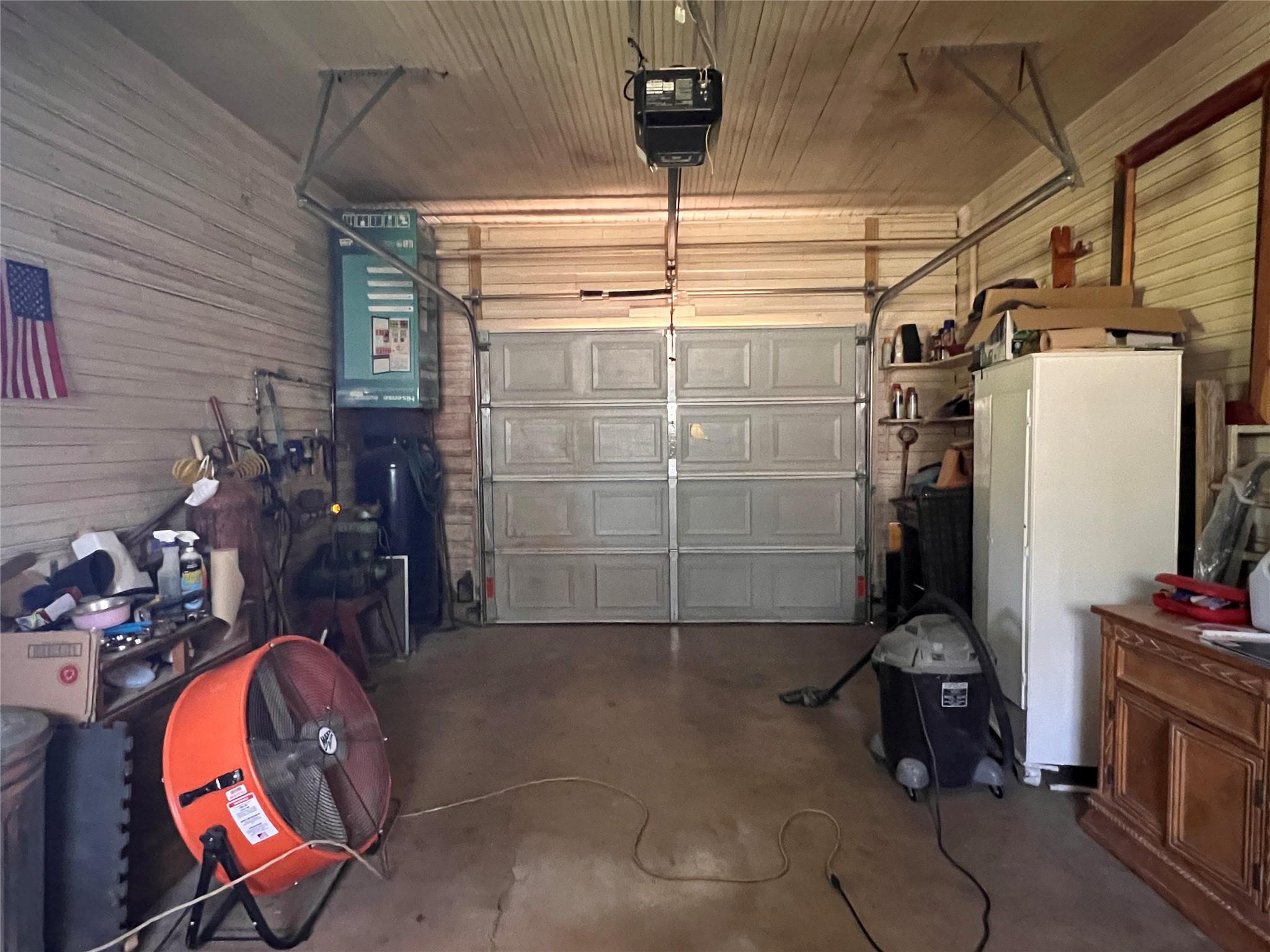 110 S Travis St, Rockdale, TX 76567