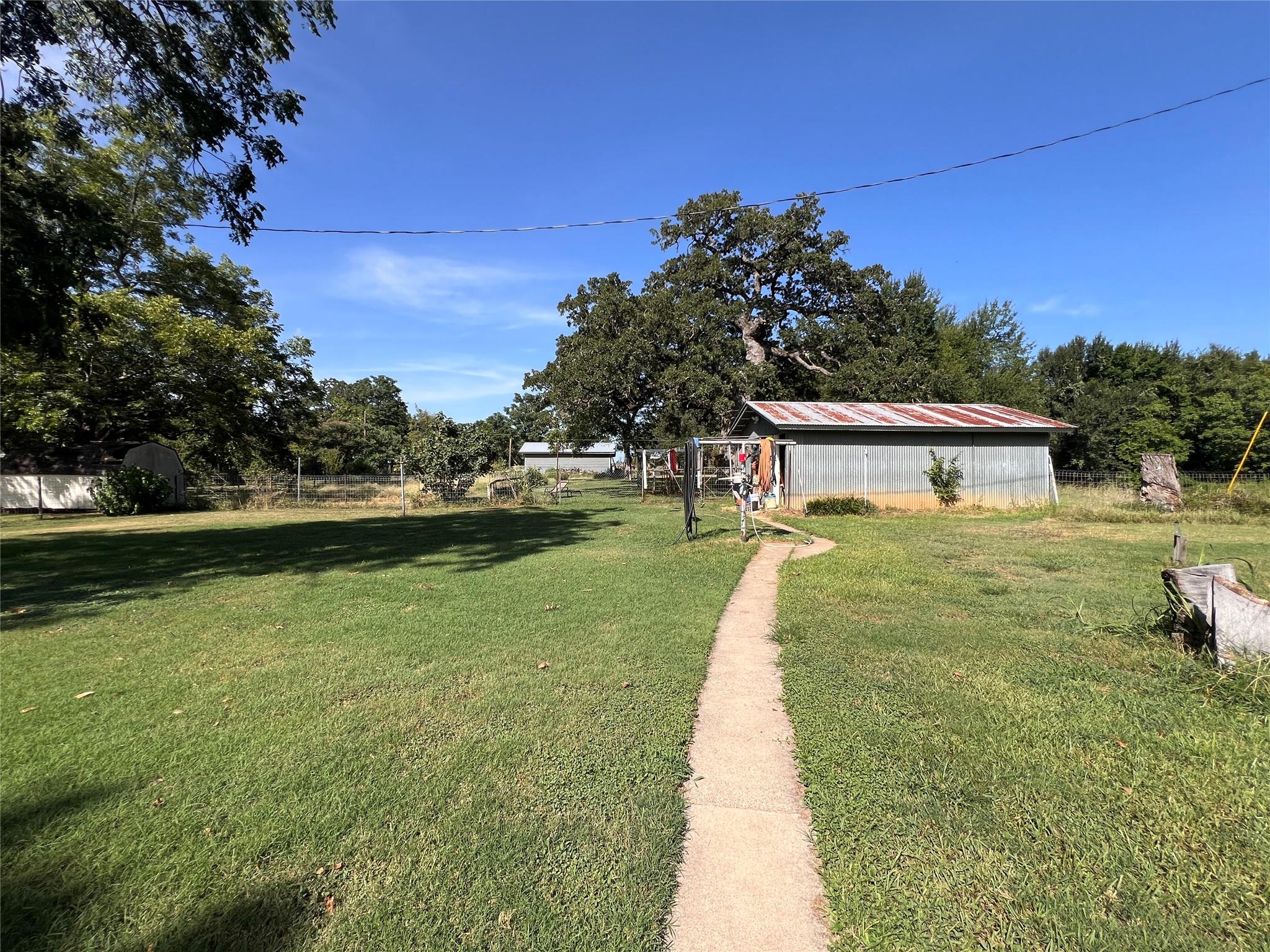 110 S Travis St, Rockdale, TX 76567