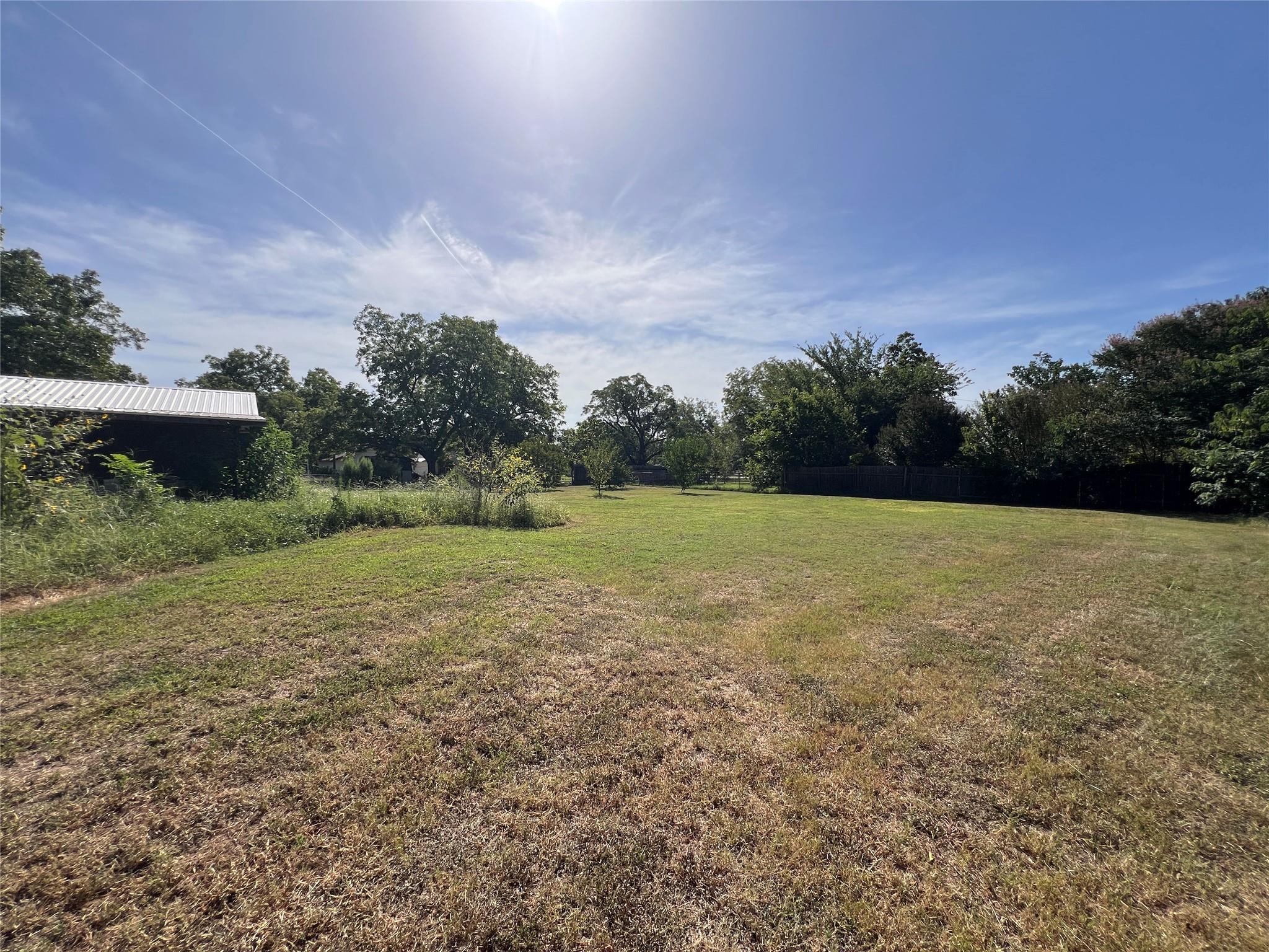 110 S Travis St, Rockdale, TX 76567