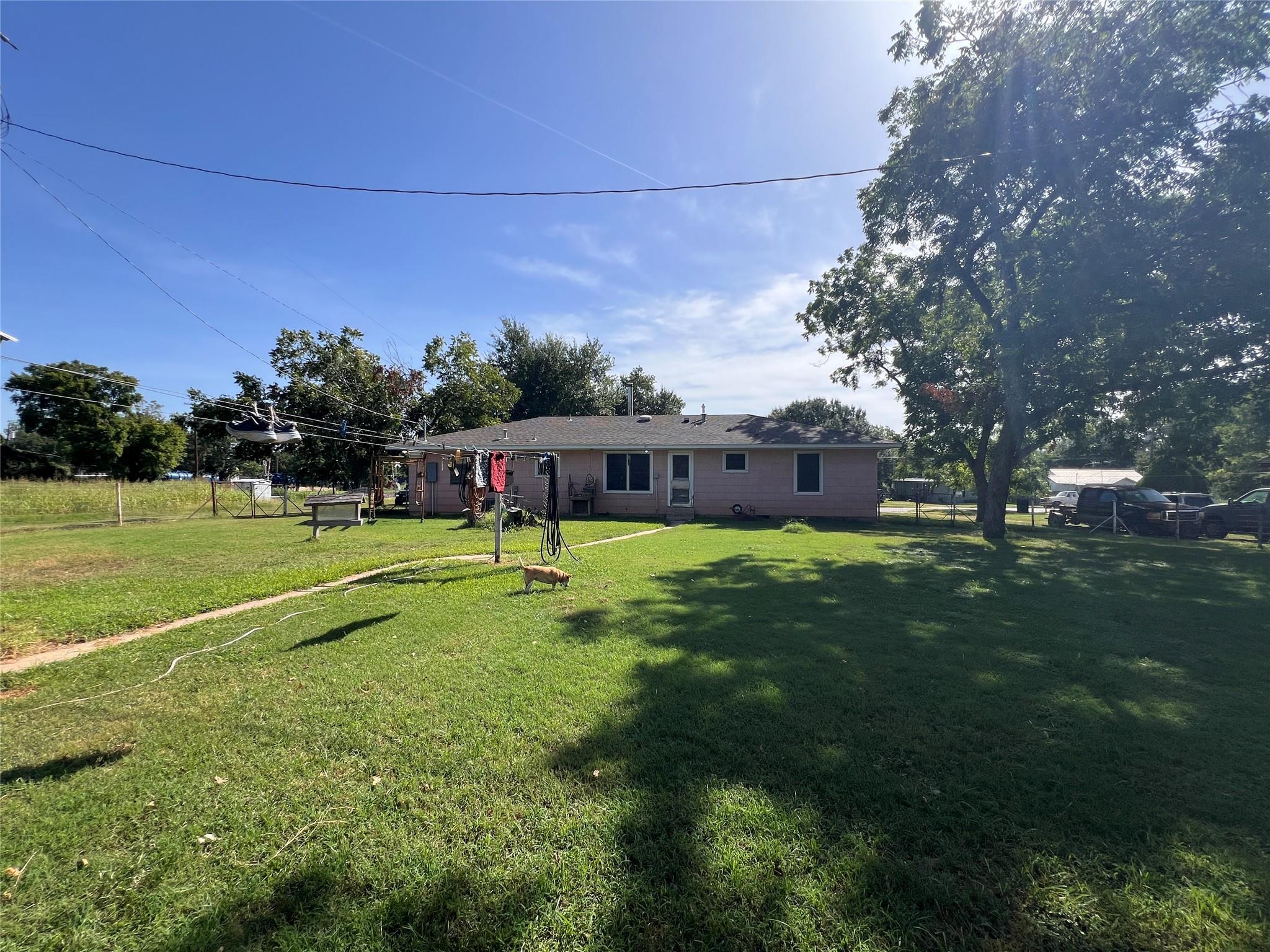 110 S Travis St, Rockdale, TX 76567