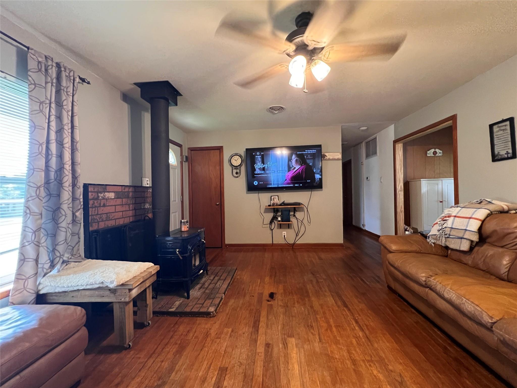 110 S Travis St, Rockdale, TX 76567