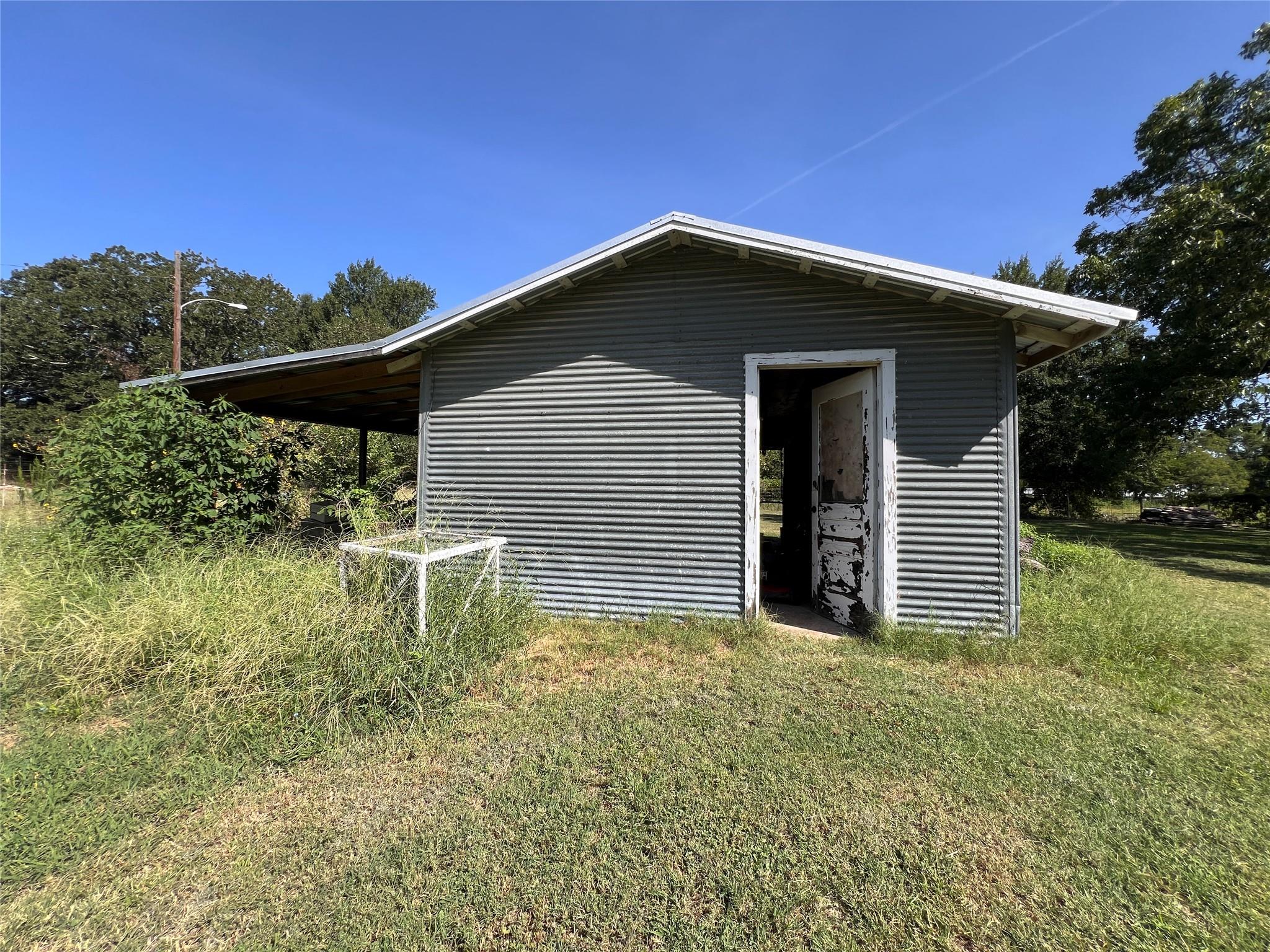 110 S Travis St, Rockdale, TX 76567
