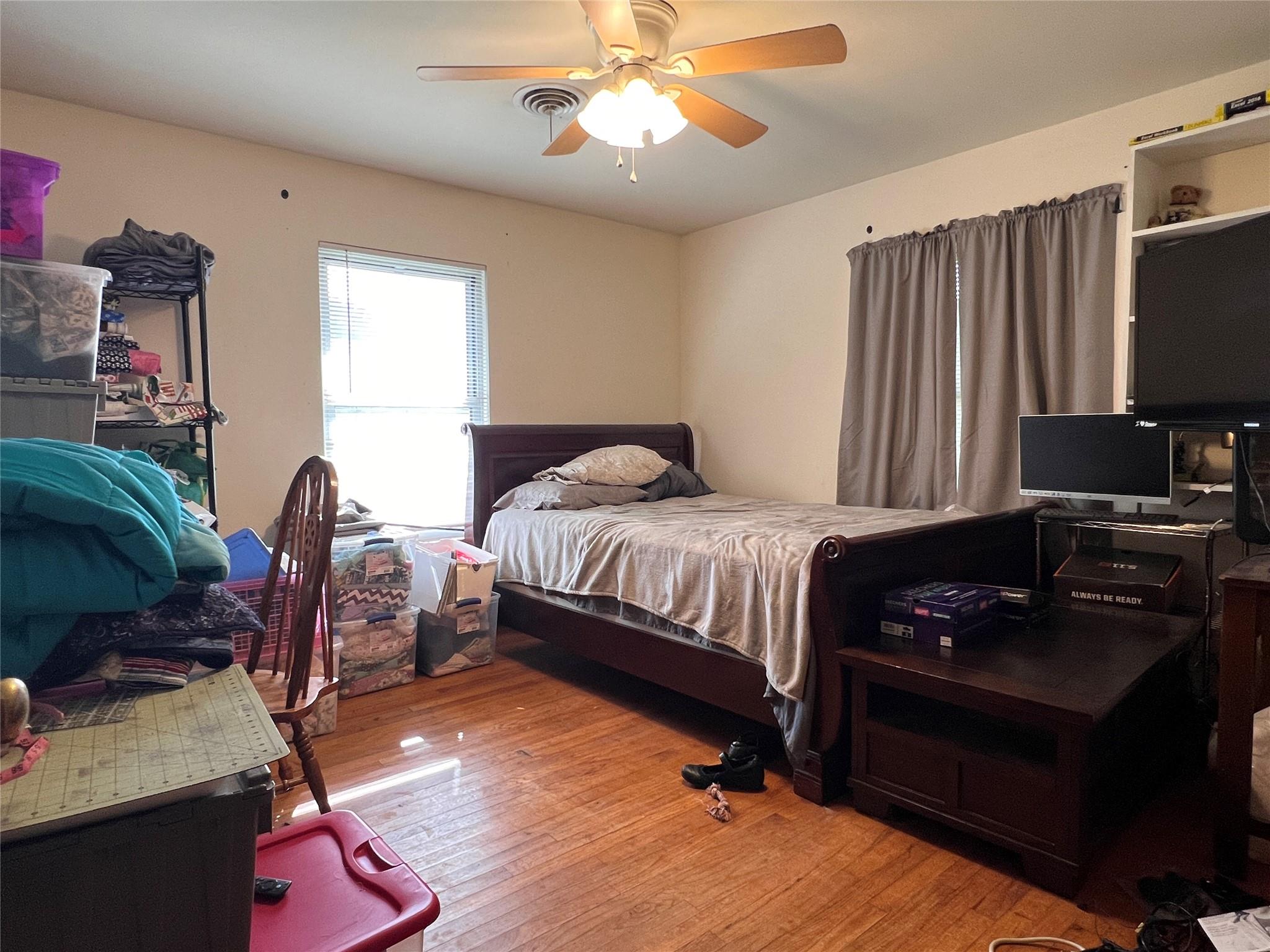 110 S Travis St, Rockdale, TX 76567