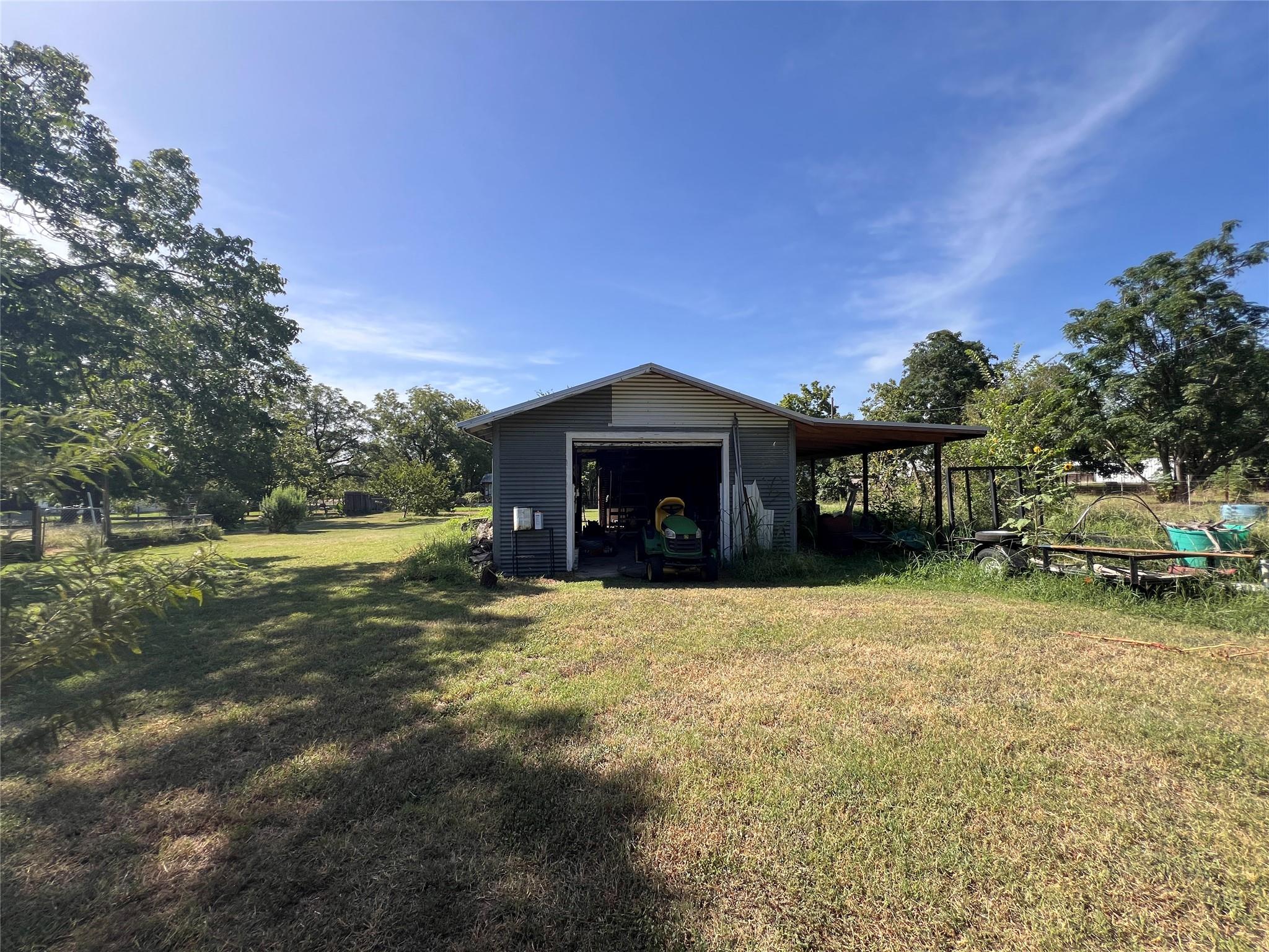 110 S Travis St, Rockdale, TX 76567