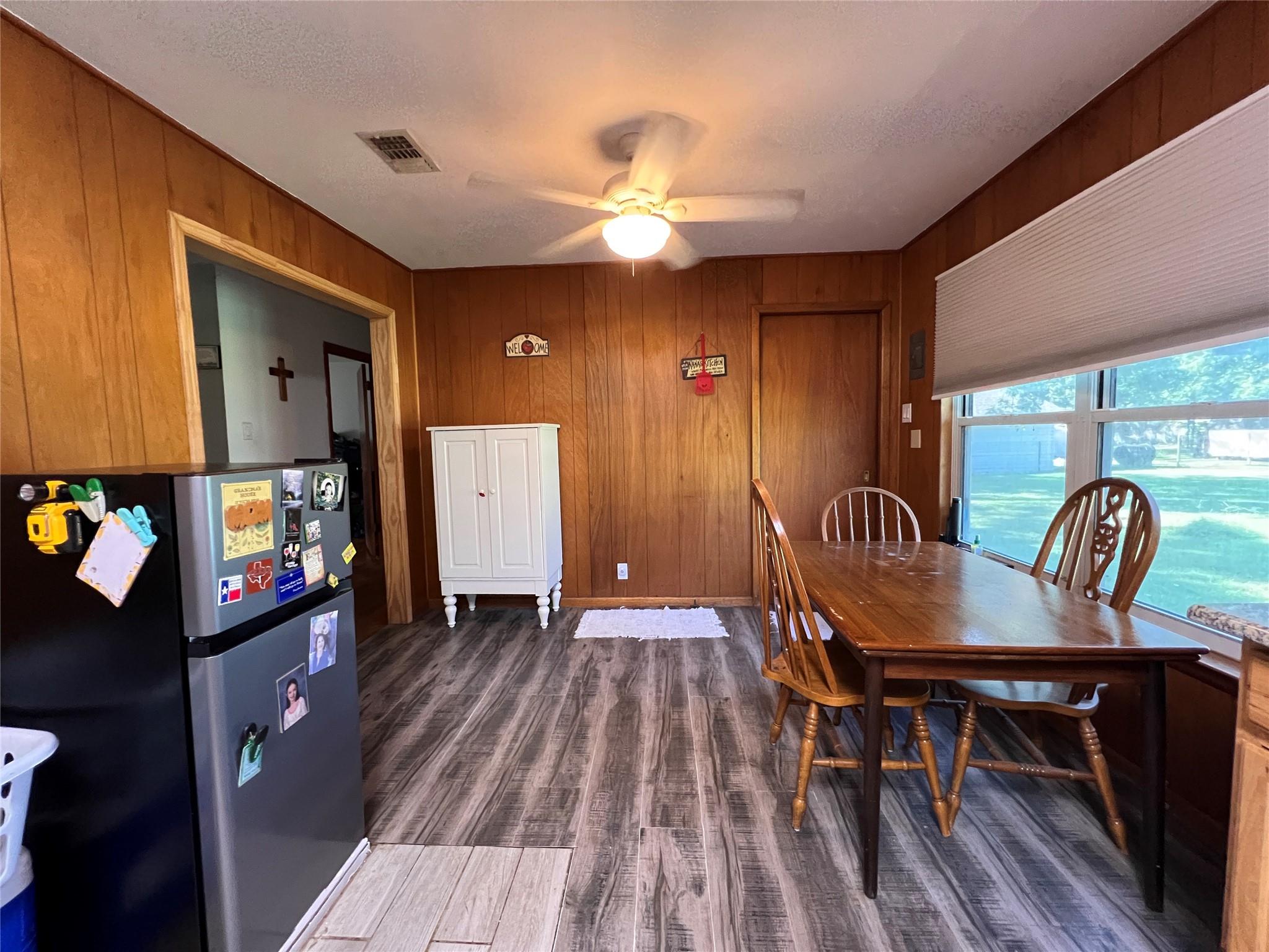 110 S Travis St, Rockdale, TX 76567