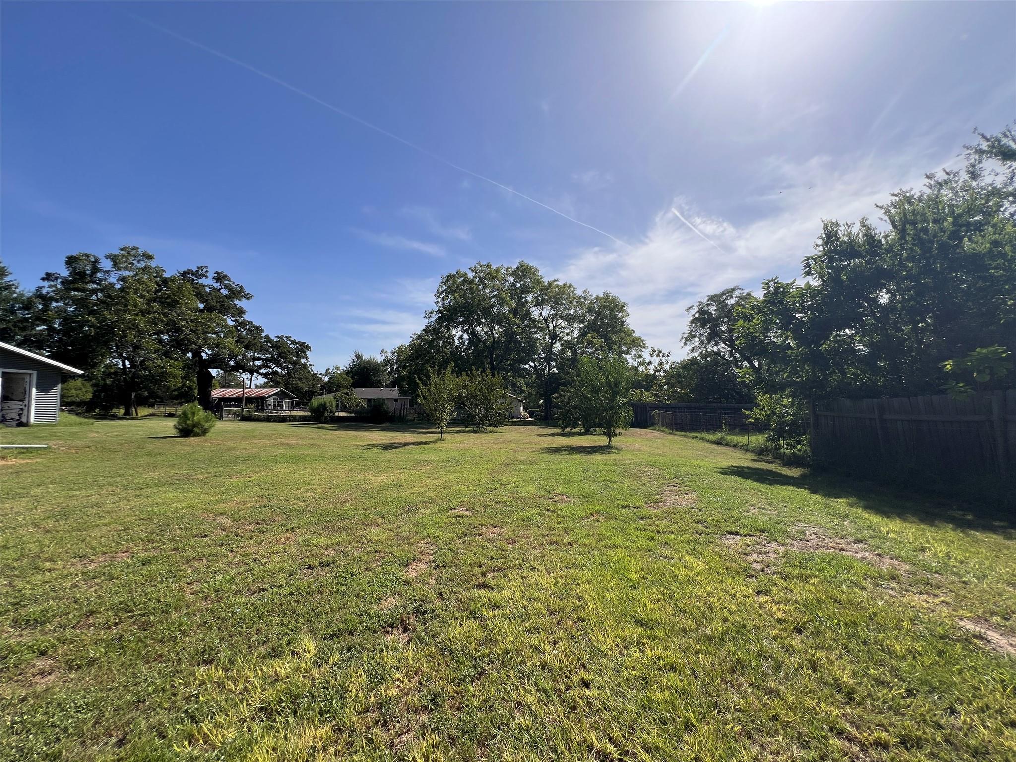 110 S Travis St, Rockdale, TX 76567