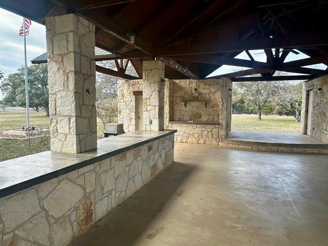 712 Coventry Rd, Spicewood, TX 78669
