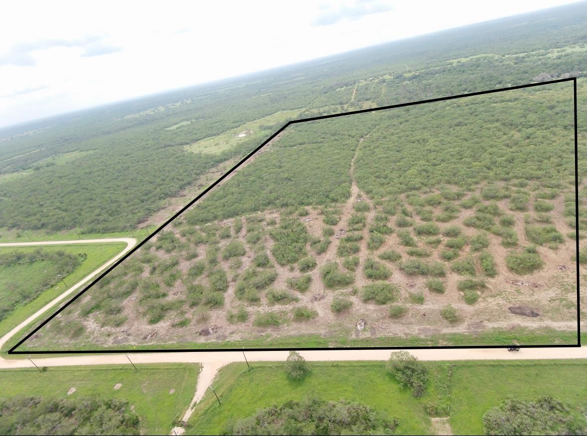 NA CR 171, Nixon, TX 78140